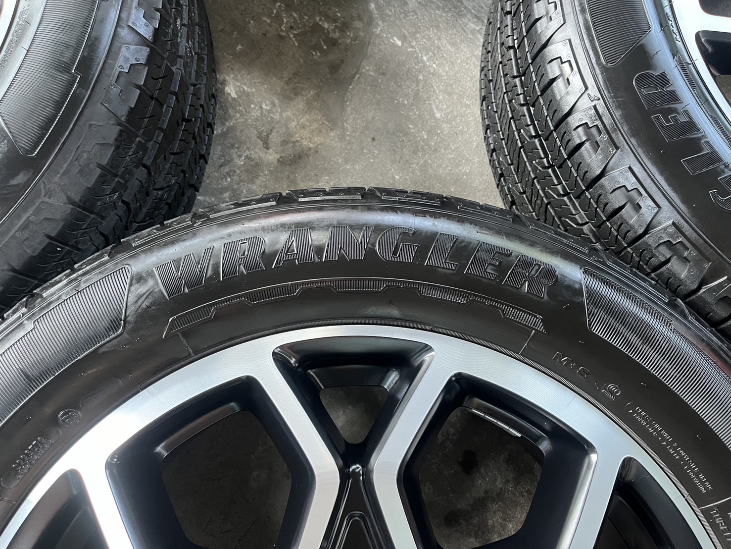 ✨ล้อแม็ก✨Ford Everest Wildtrak รุ่นใหม่ล่าสุด ขอบ 20 ดำหน้าเงา พร้อมยาง 255-55-20 GoodYear🌟ปี 23🌟