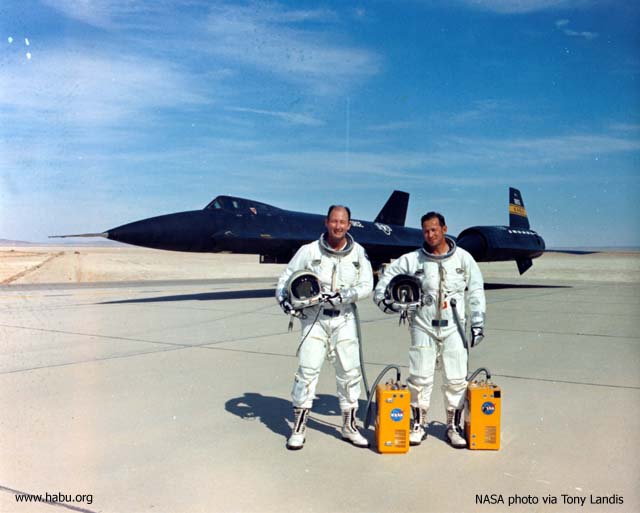 DAMTOYS No.78032 SR-71 ”BLACK BIRD” TEST PILOT