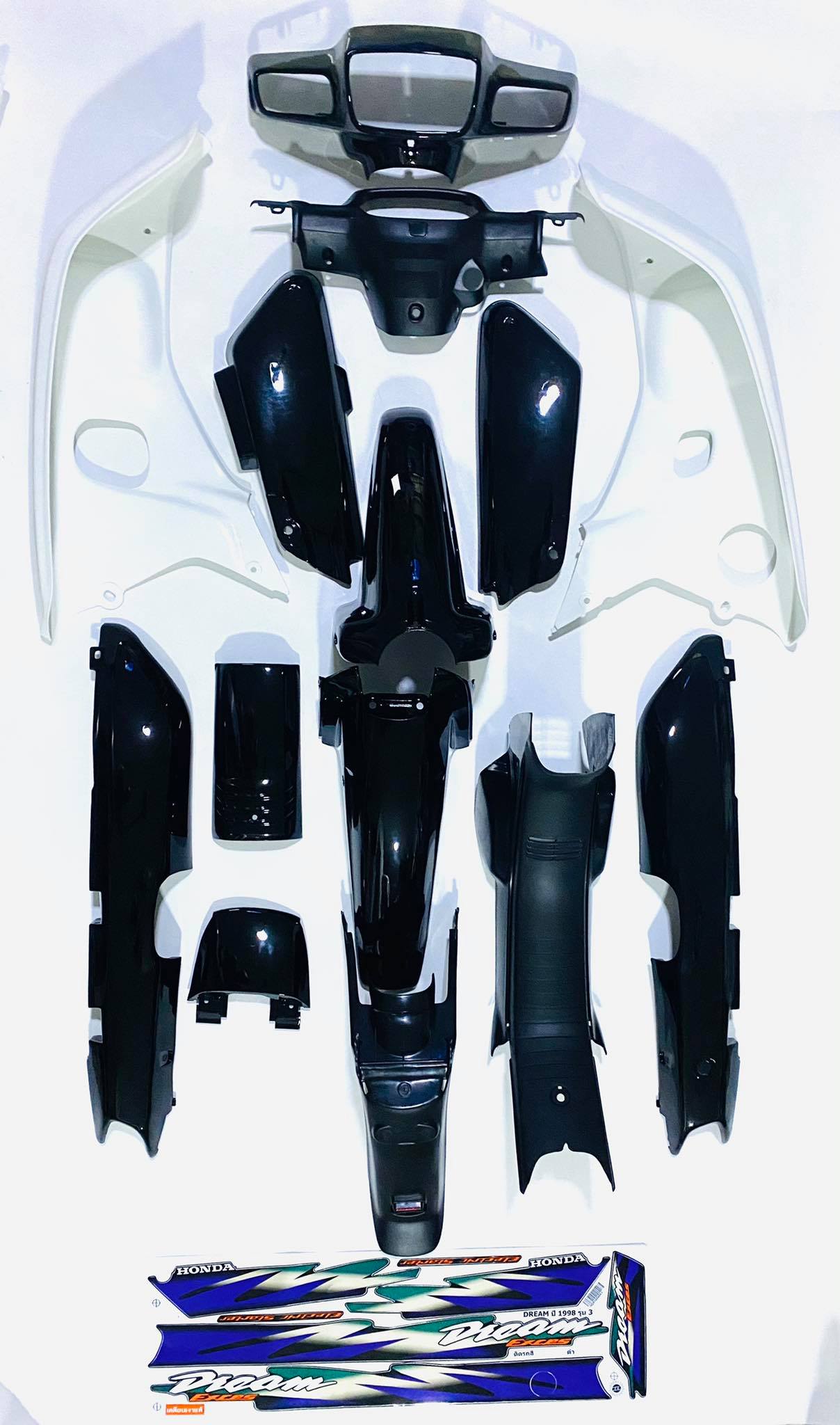 ชุดสีดรีมc100nสีแดง/สีดำ/เขียวเข้ม/มังคุด/น้ำเงินเงา รุ่นบังลมขาว พร้อมสติ๊กเกอร์