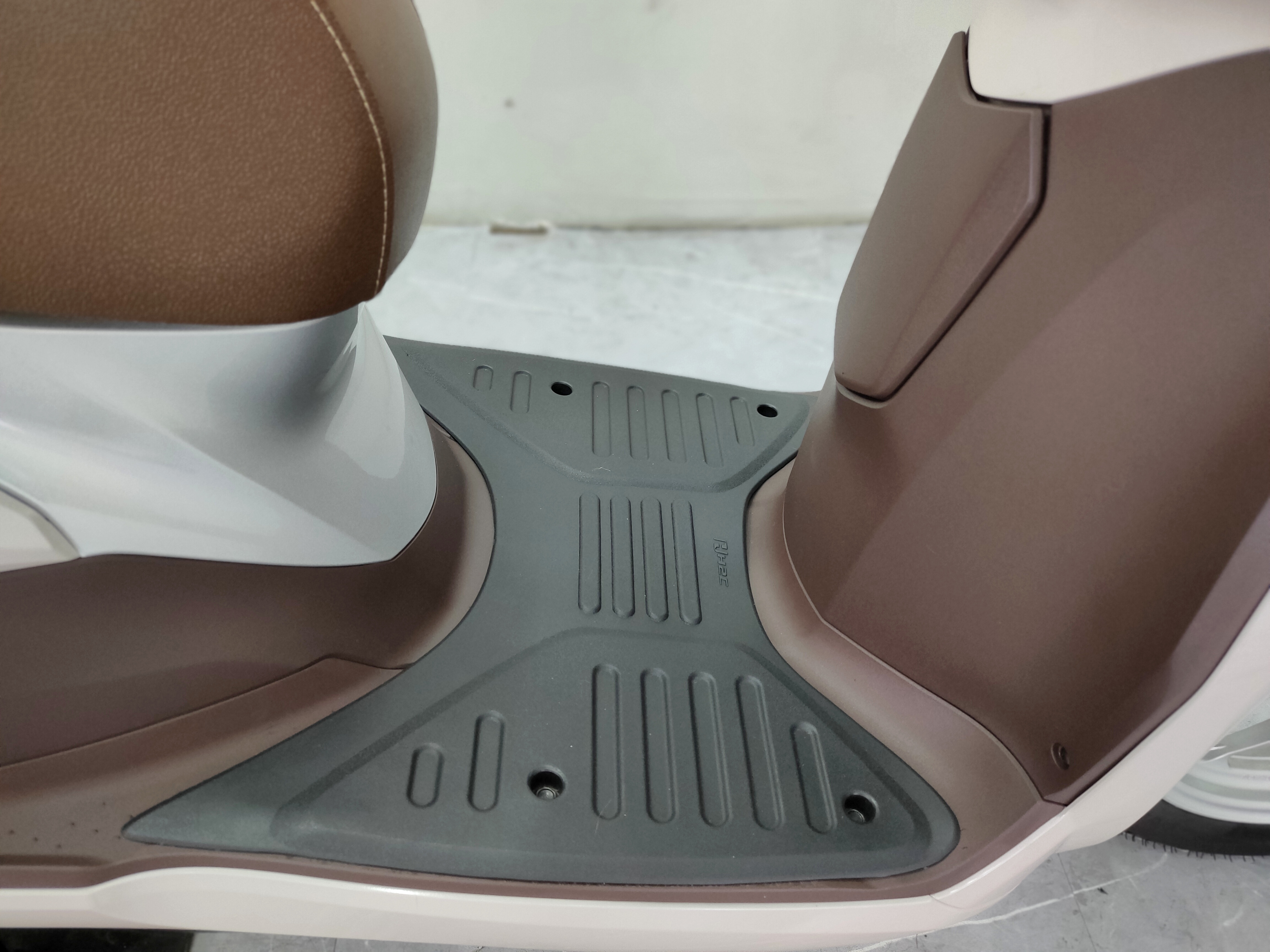 อร๊ายย‼️หรีดร้อยโล 😱 AII NEW LEAD125 4V ปี 2023 แท้ สายจอด 1xx โลแท้ๆ สภาพนี้ป้ายแดงชัดๆ 💥