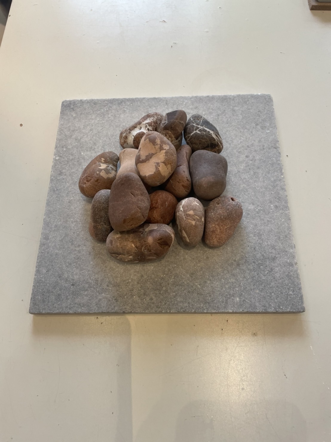 หินกรวดแม่น้ำสีแดงต้อนรับตรุษจีน