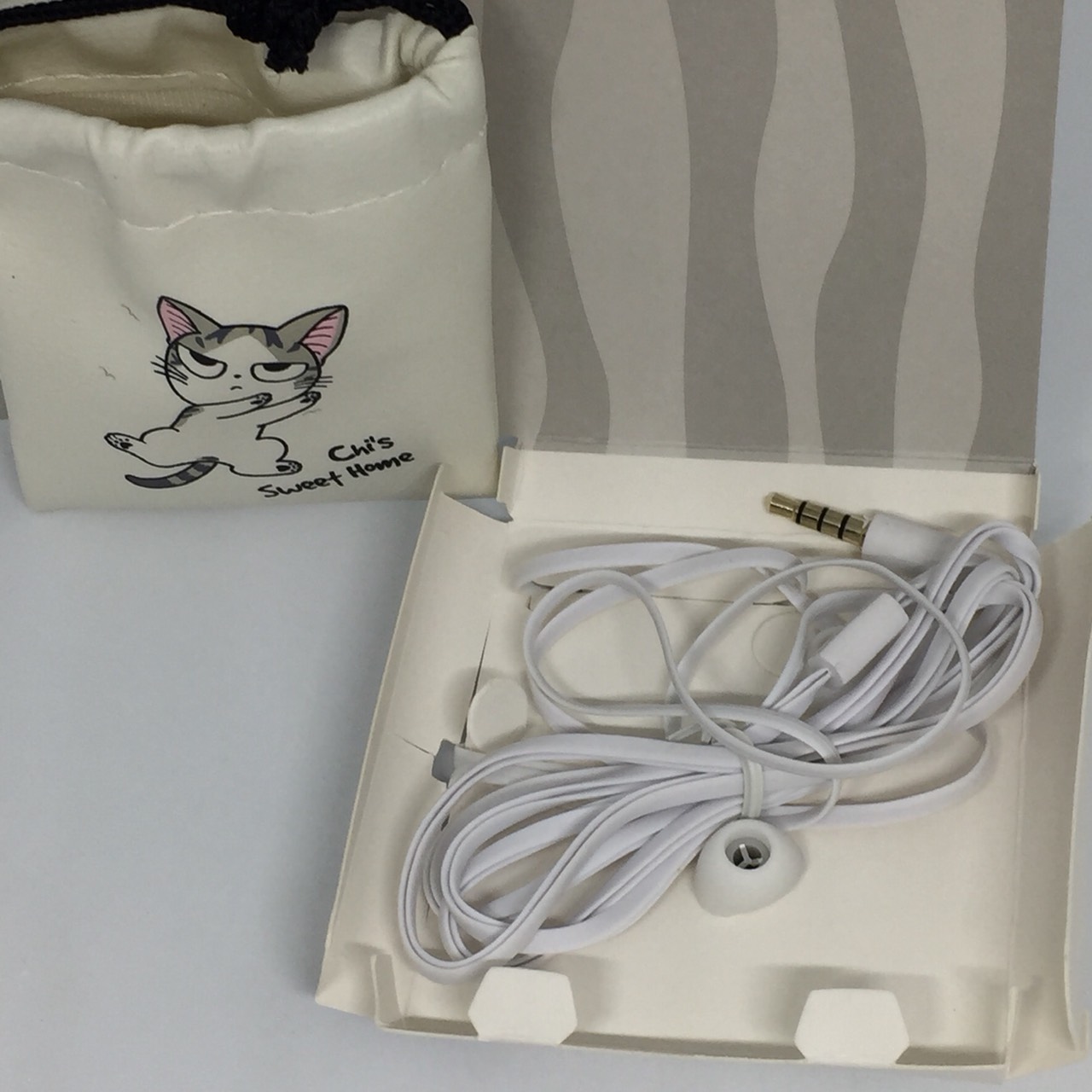 ชุดหูฟังลายน่ารัก พร้อมถุงเก็บสาย ลายแมวสีขาว