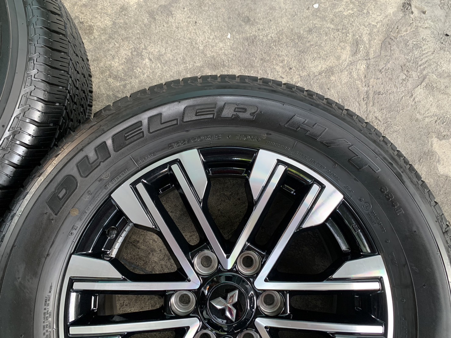 ✨ล้อแม็ก✨Mitsu Pajero รุ่นใหม่ ขอบ 18 ดำหน้าเงา พร้อมยาง 265-60-18 Bridgestone💥ปี 22💥
