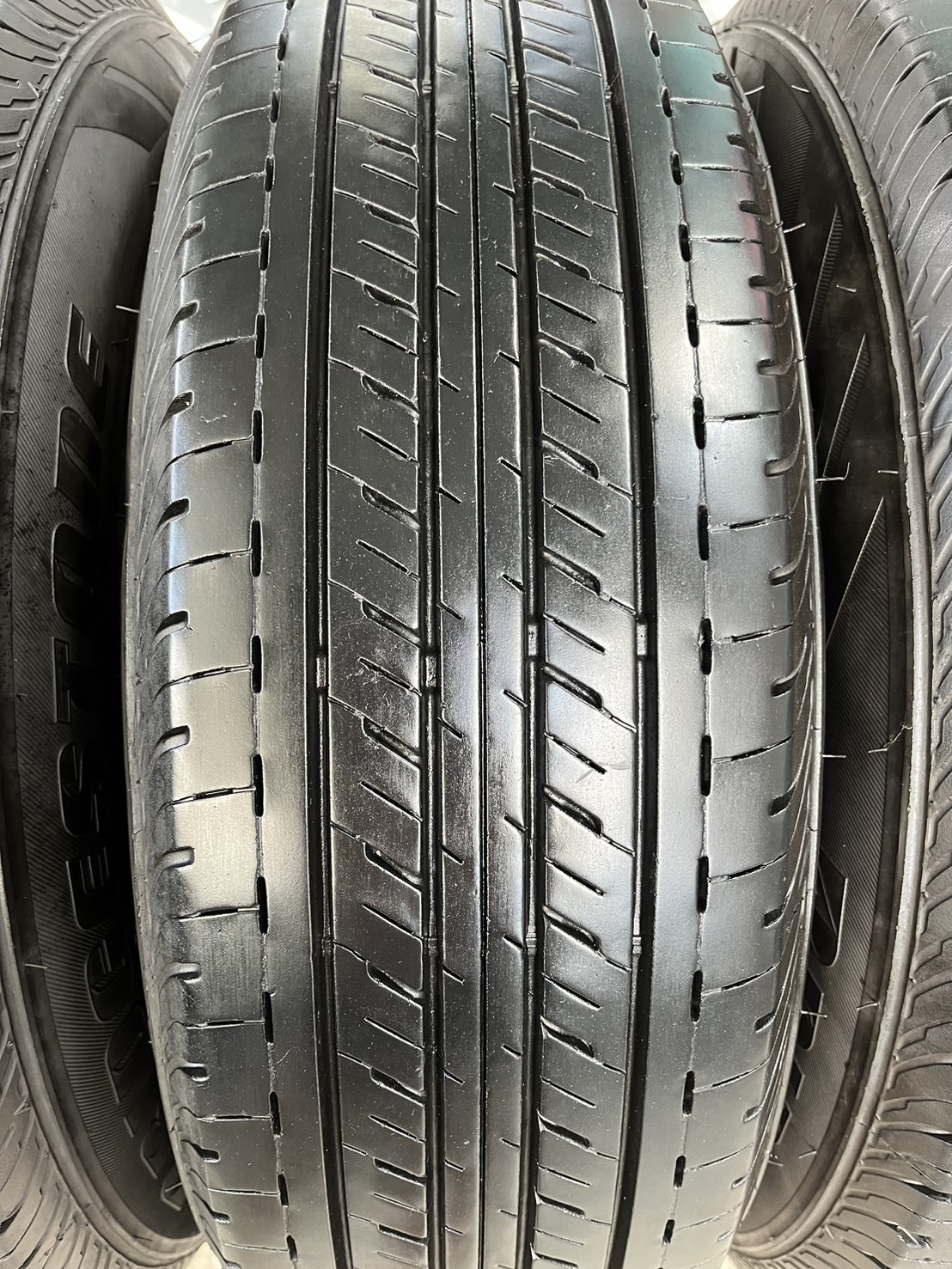 ✨ยาง✨215-70-16 Bridgestone🌟ปี 23🌟🚘ใส่กับ รถตู้ ,รถกระบะตัวเตี้ย ได้เลย