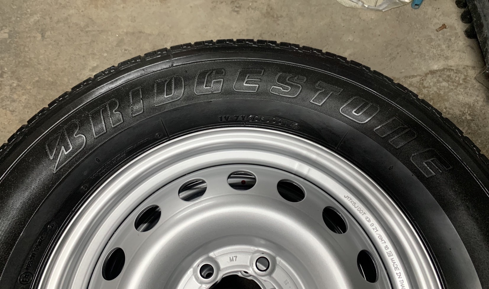 🔧ล้ออะไหล่ 6รู139 ขอบ 17🔧 แถมยาง 265-65-17 Bridgestone ปี 14