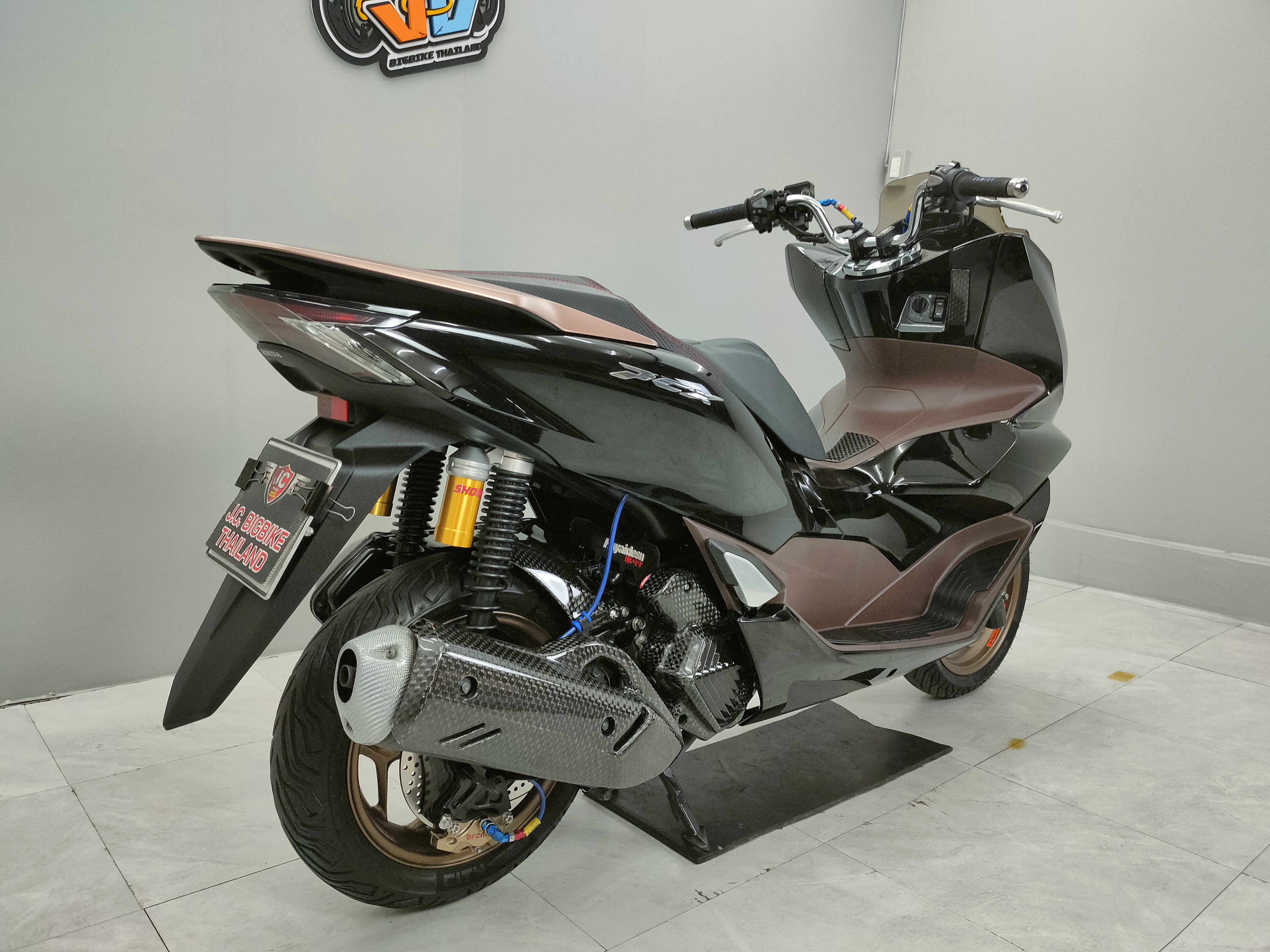 วัยรุ่นจ๋า...พี่มาแล้วจ้า 😘 HONDA PCX160 abs จดปี 2021 ไมล์ 1️⃣ พันโลแท้ + ของแต่ง3หมื่น‼️