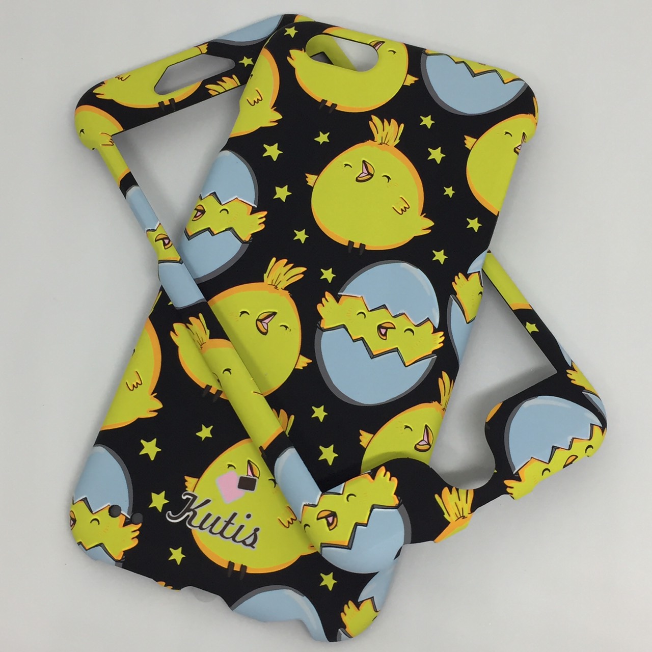 เคสคูทิส (Kutis) ไอโฟน6,6S(ลายลูกเจี๊ยบออกจากไข่สีดำ)