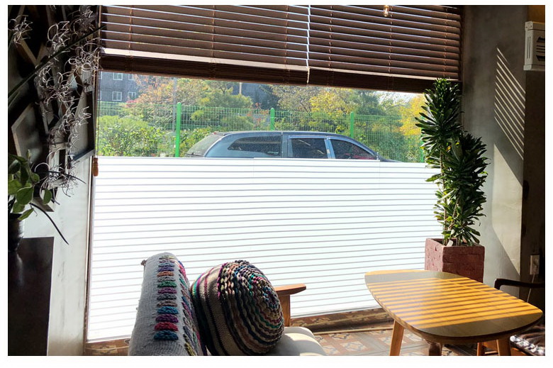 รุ่น 80006 สูญญากาศลายเส้นสีขาวเว้นร่องฝ้า กว้าง 90 cm