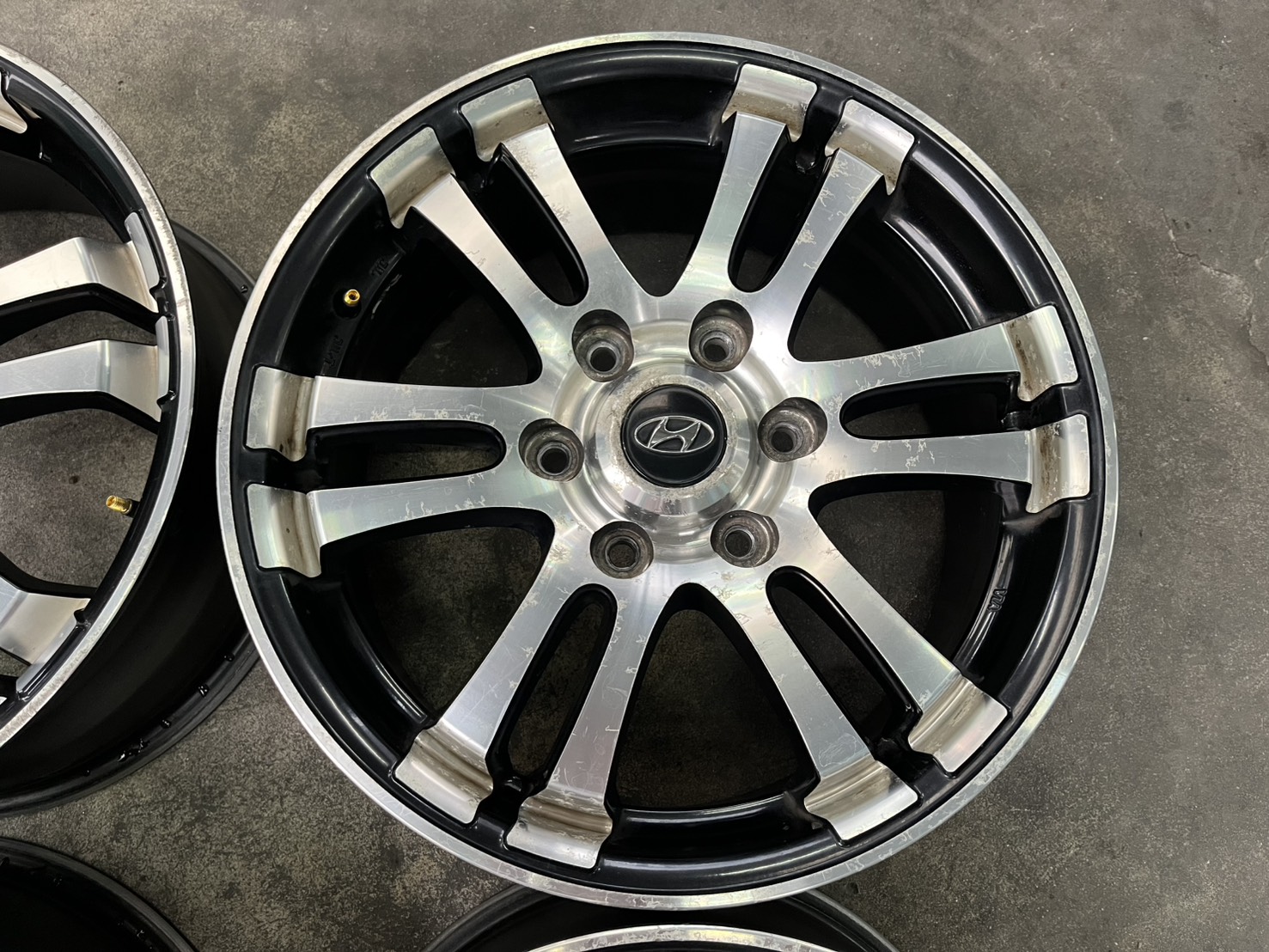 ✨ล้อแม็กตรงรุ่น✨Hyundai ขอบ 18 ดำหน้าเงา