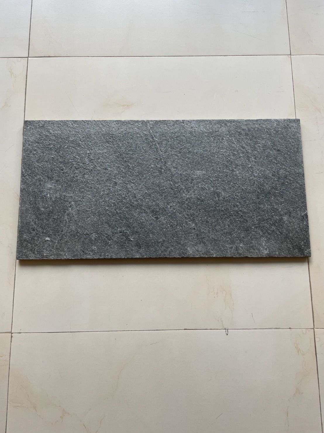 Silver grey หน้าธรรมชาติ ใช้ปูลานจอดรถ