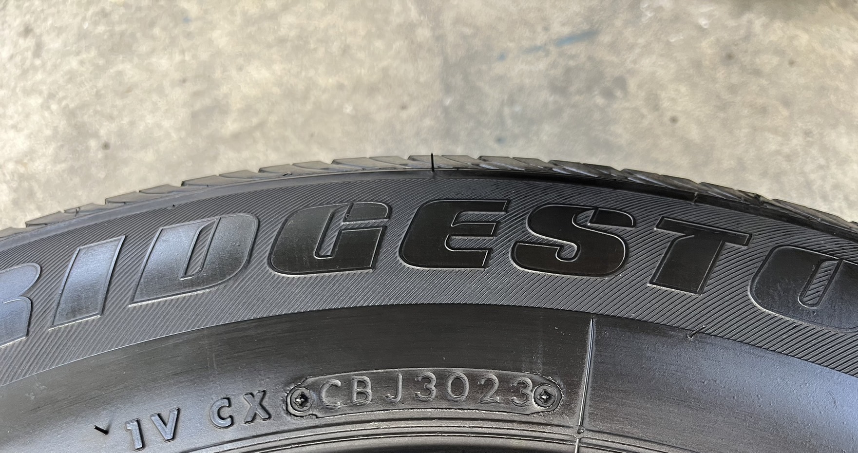 ✨ยาง✨215-70-16 Bridgestone🌟ปี 23🌟🚘ใส่กับ รถตู้ ,รถกระบะตัวเตี้ย ได้เลย