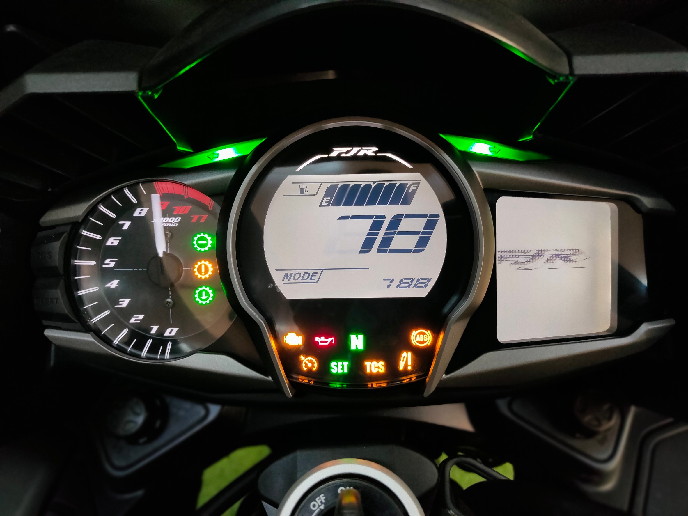 Sport Touring ตัวพรีเมียมจากค่าย YAMAHA รุ่น FJR1300AS ตัวท๊อป Autoclutch ขับเพลาปลายปี 2018 แท้สายจอดไมล์ 2,xxx 😎 โฉมปัจจุบัน...นับคันได้เลย‼️