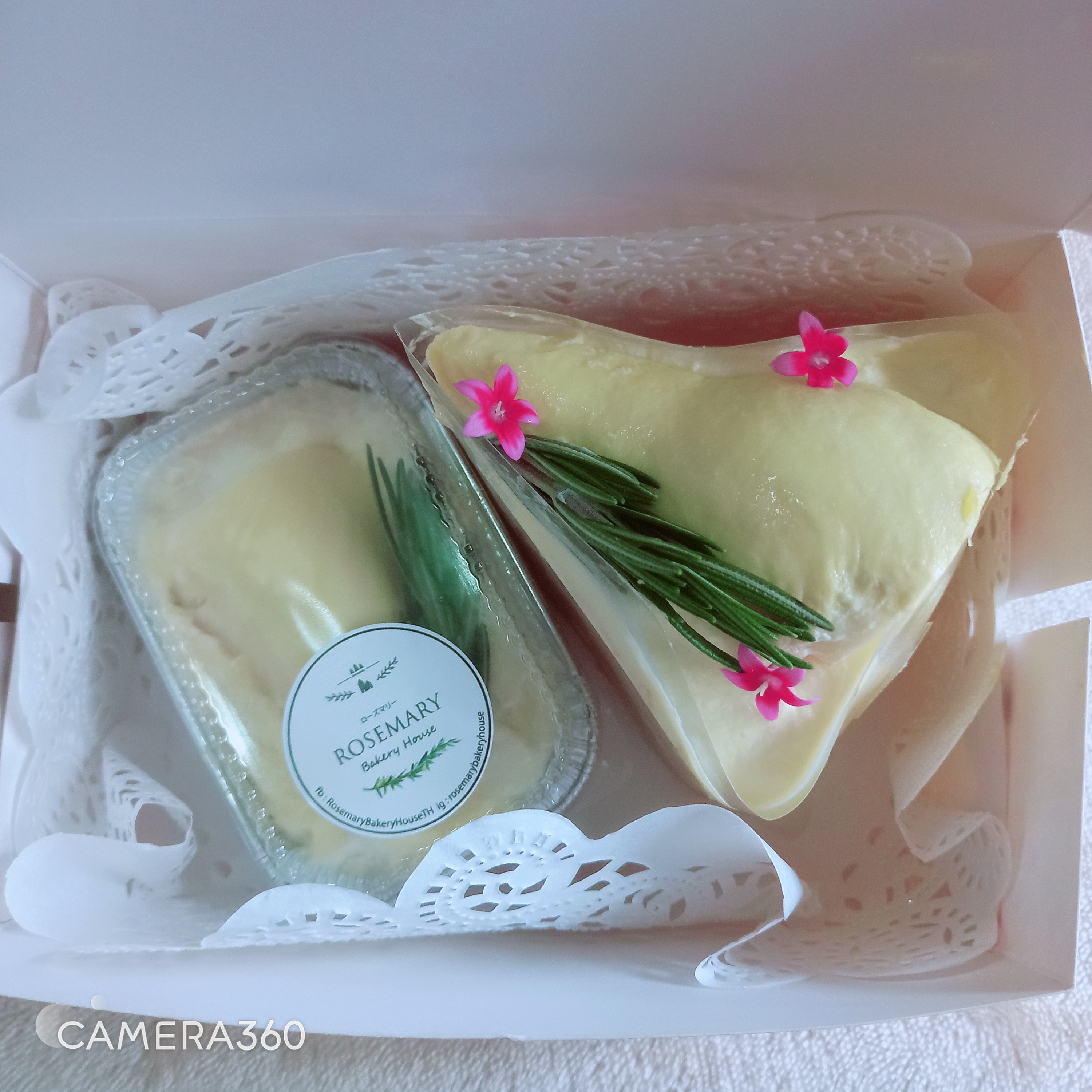 เค้กทุเรียนครีมสด (ราคาต่อชิ้น) Durian Fresh Milk Cake 2-3 ชั้น