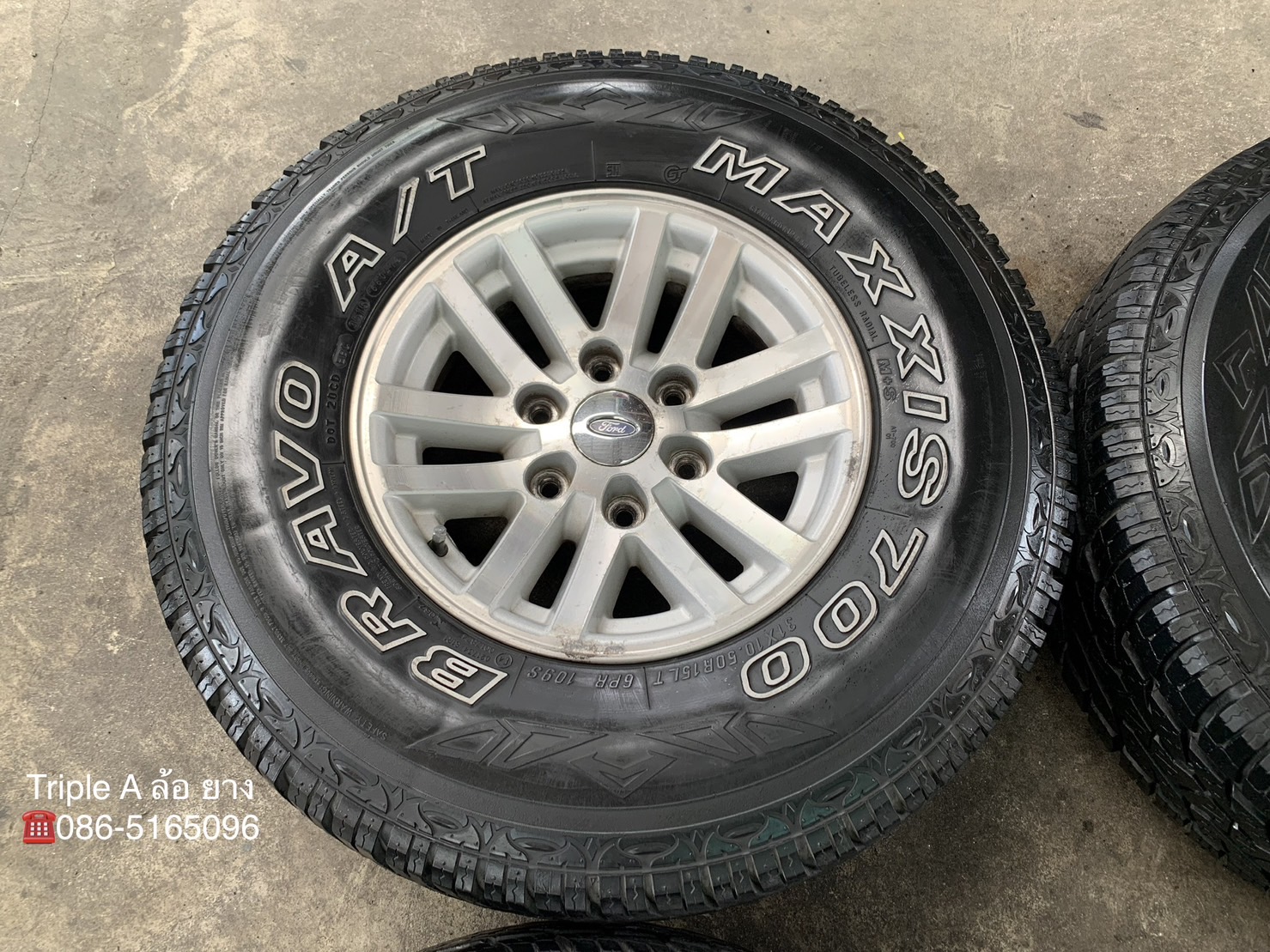 ✨ล้อแม็ก✨Ford Everest ขอบ 15 สีบอร์นหน้าเงา แถมยาง 31x10.5x15 Maxxis ปี 15