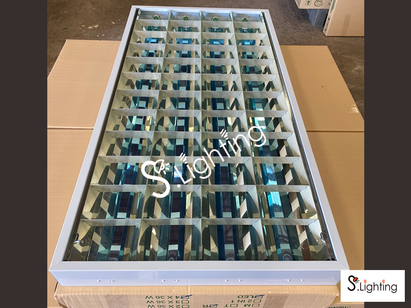 โคมตะแกรงอลูมิเนียมติดลอย 4x36w