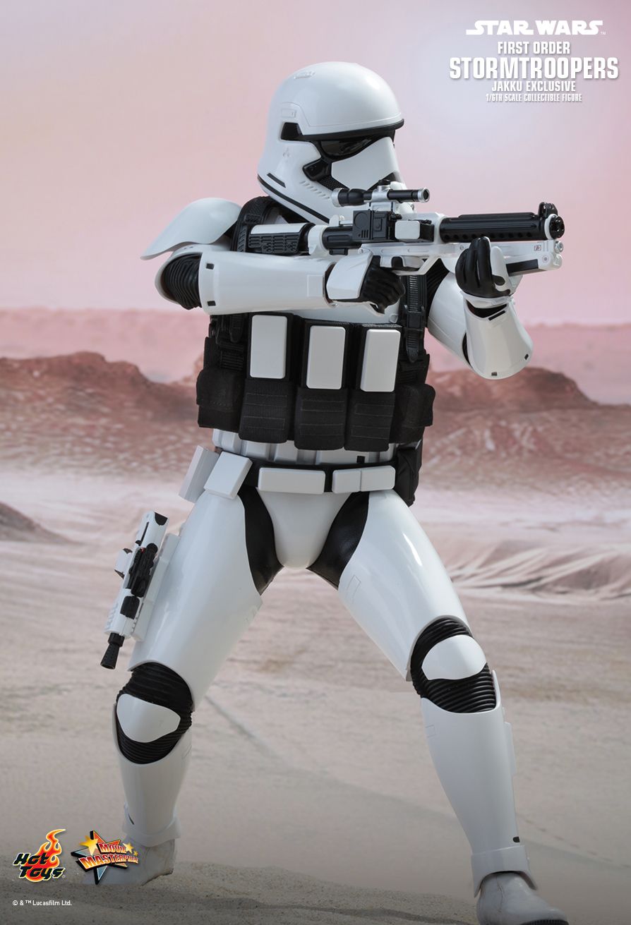 Hot Toys MMS333 STAR WARS: THE FORCE AWAKENS - FIRST ORDER STORMTROOPER (JAKKU EXCLUSIVE)