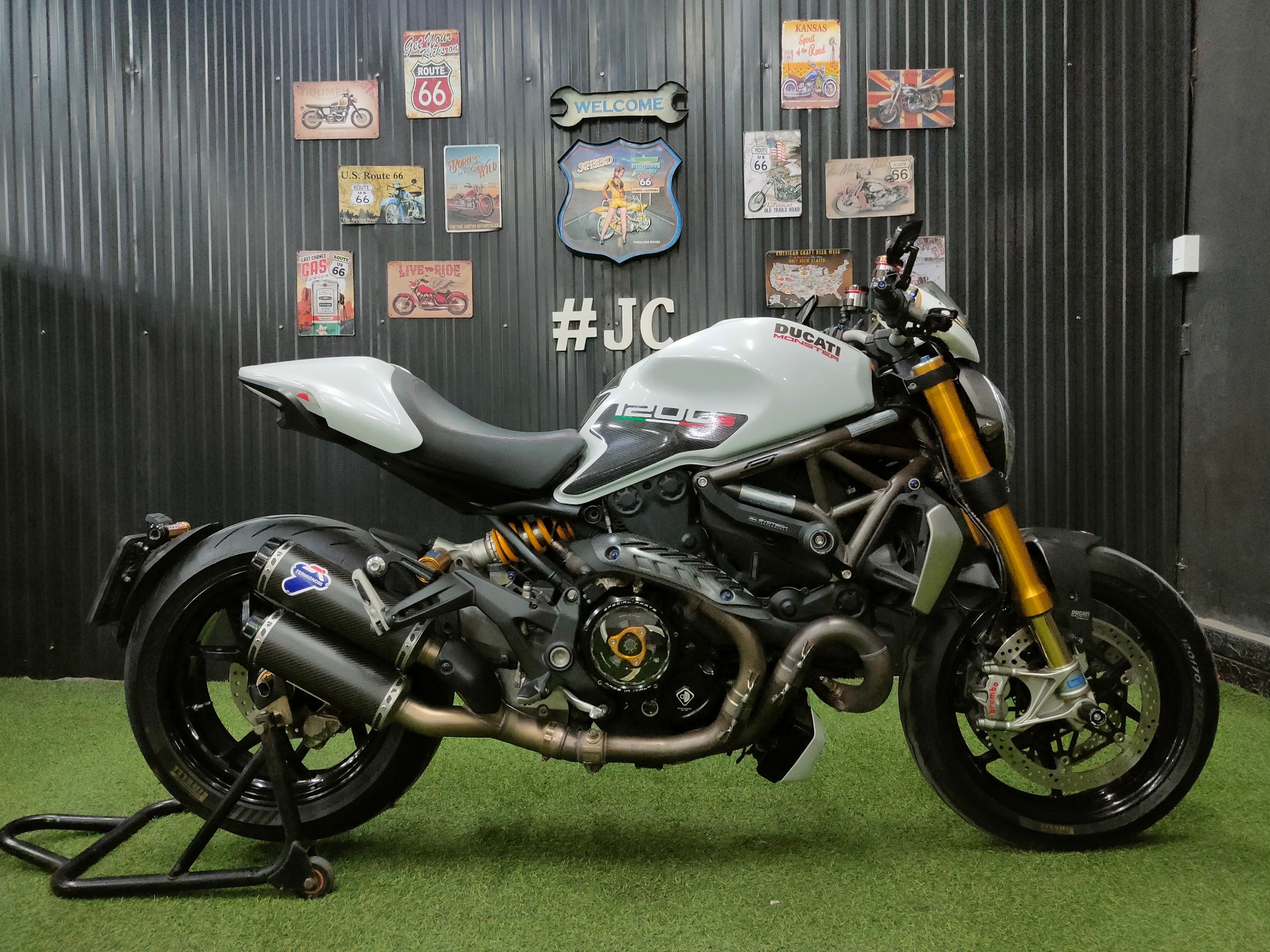 แรร์ไม่แรร์ไม่รู้...แต่ในออนไลน์นับคันได้เลย⁉️ 😱Ducati Monster1200S รถปี15 💥ตัวเปล่าก็ล้านแล้ว...ยัดเพิ่มอีก2แสน💥