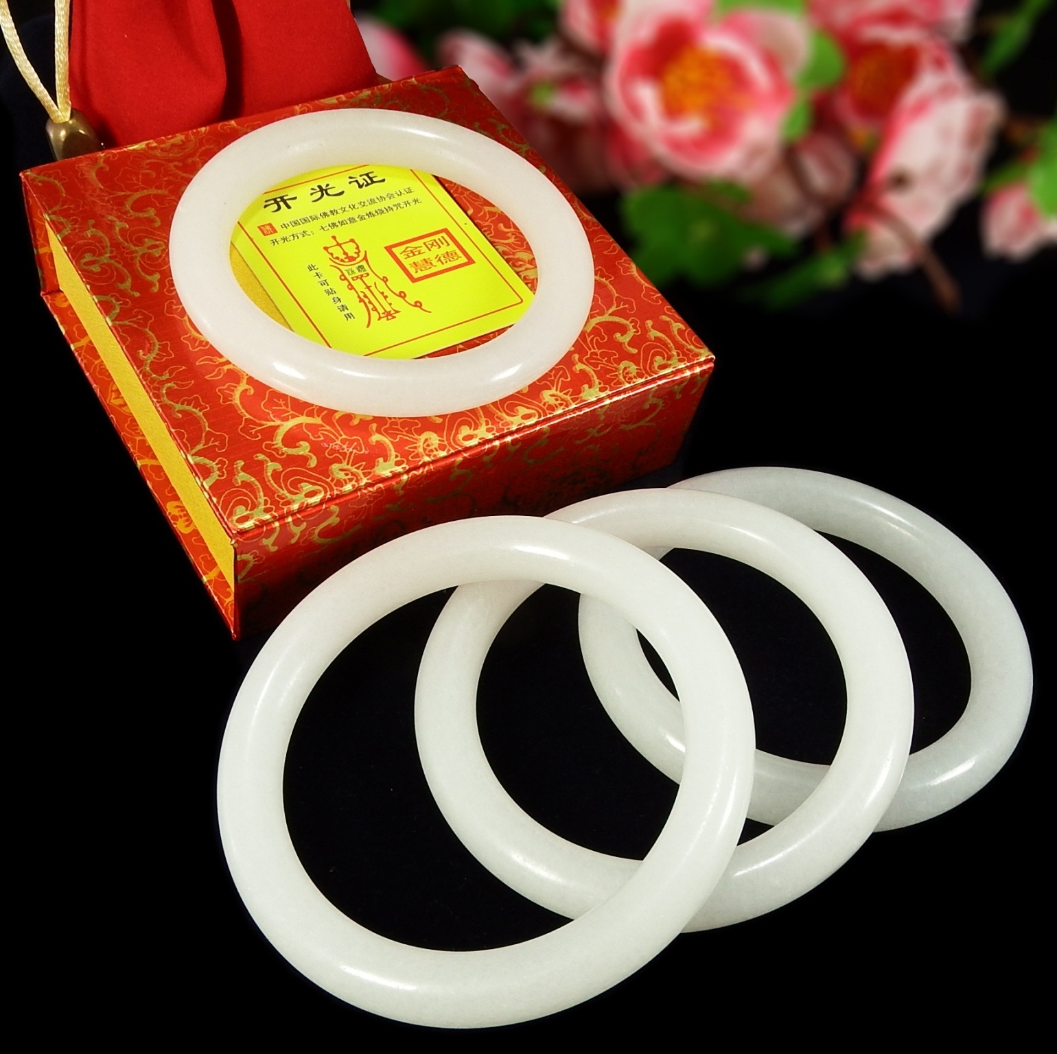 กำไลหยกจีน สีขาว ขนาด 5.5-6.5 cm.สินค้าจากJade Market ฮ่องกง