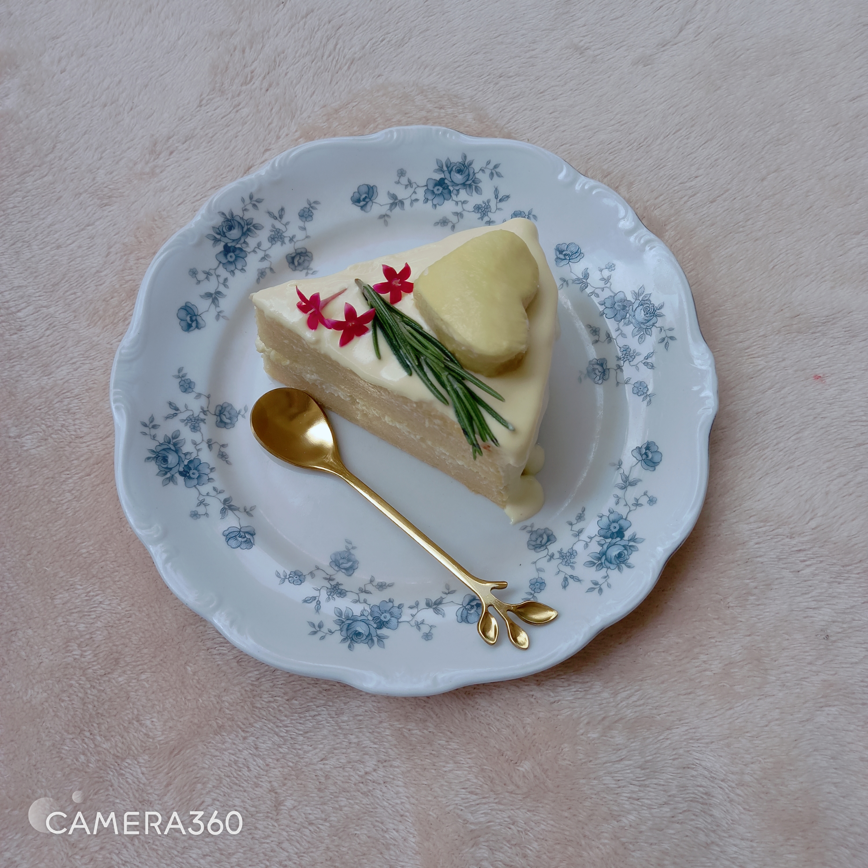 เค้กทุเรียนครีมสด (ราคาต่อชิ้น) Durian Fresh Milk Cake 2-3 ชั้น