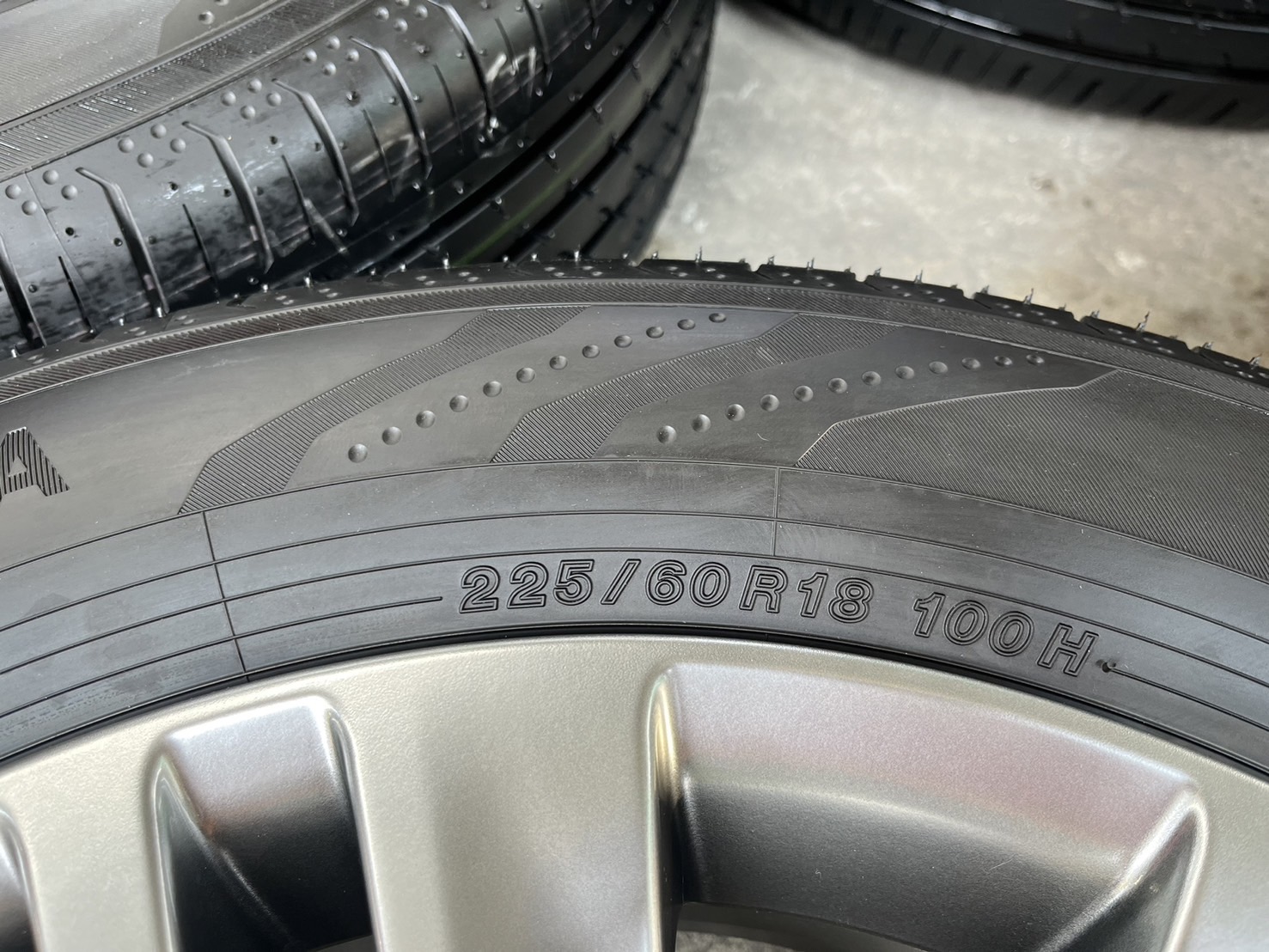 ✨ล้อแม็กพร้อมยางป้ายแดง✨Toyota Alphard (40-Series) รุ่นใหม่ล่าสุด ขอบ 18 สีไฮเปอร์💖สวยกริ๊บ💖