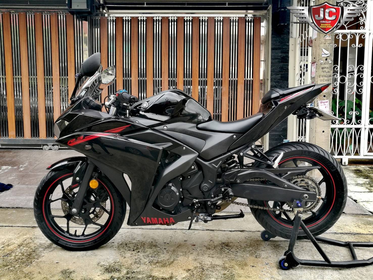 "หล่อซะขนาดนี้ ไม่จัดไม่ได้แล้ว"R-3 รถบ้านมือเดียว