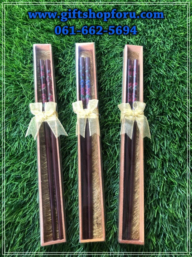 ตะเกียบไม้ใส่ในกล่องไม้