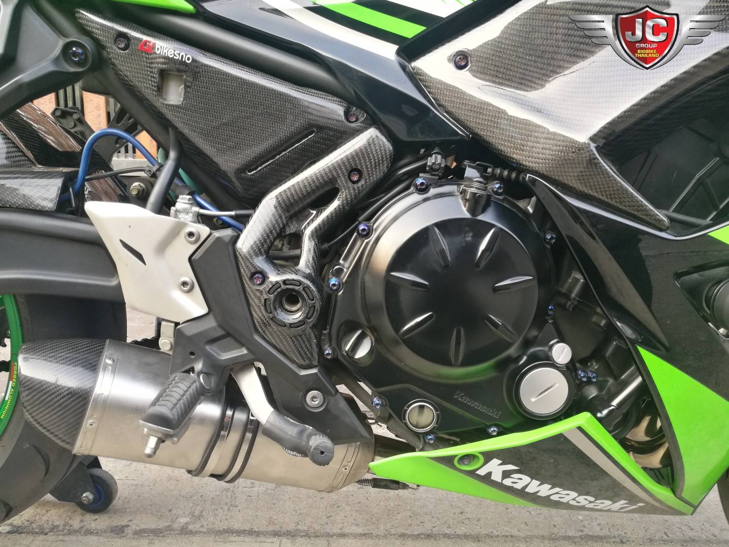 รถคันนี้ทำไมมันหล่อจังใครได้ไปขับหล่อทั้งคนขับทั้งรถไมล์วิ่ง 1XXXX โล