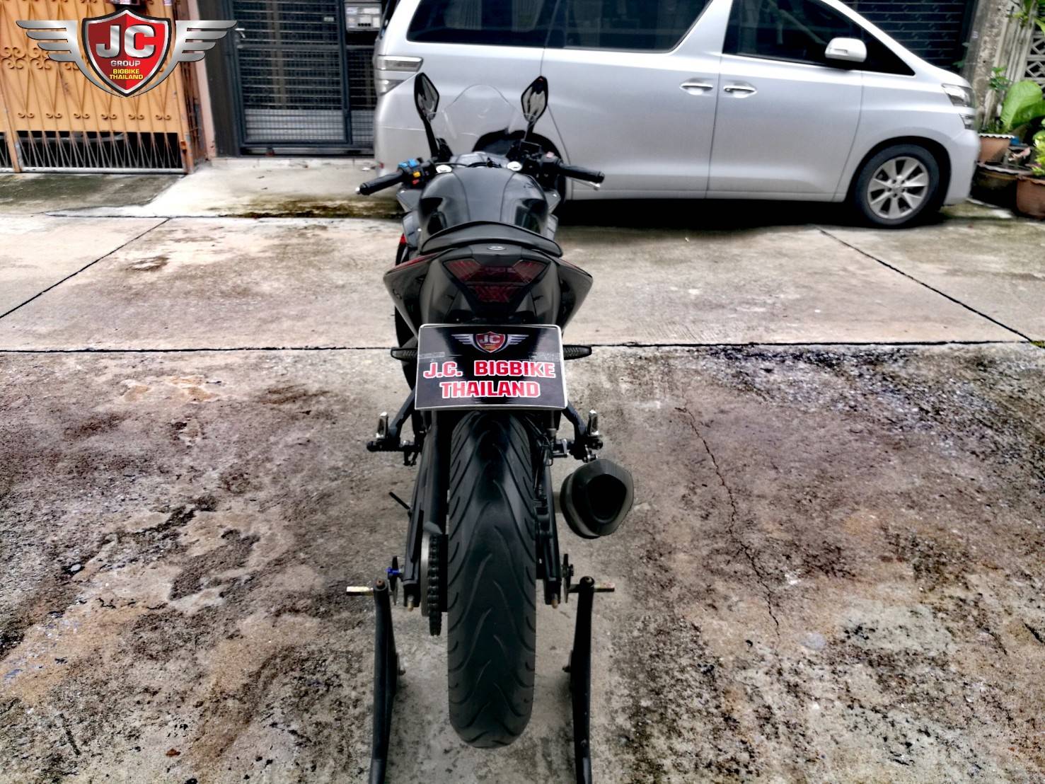 "หล่อซะขนาดนี้ ไม่จัดไม่ได้แล้ว"R-3 รถบ้านมือเดียว