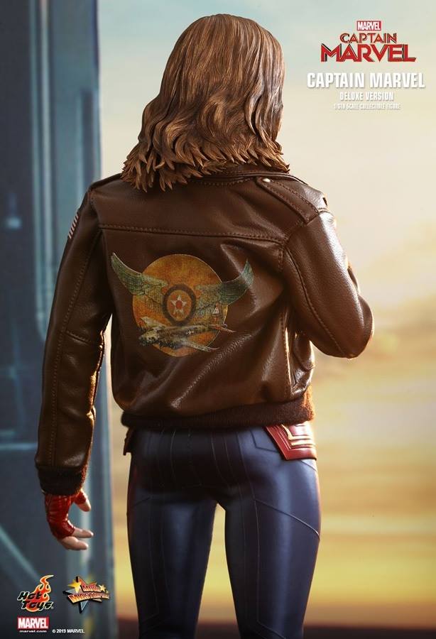 HOT TOYS MMS522 CAPTAIN MAVEL - CAPTAIN MARVEL (DELUXE VERSION)