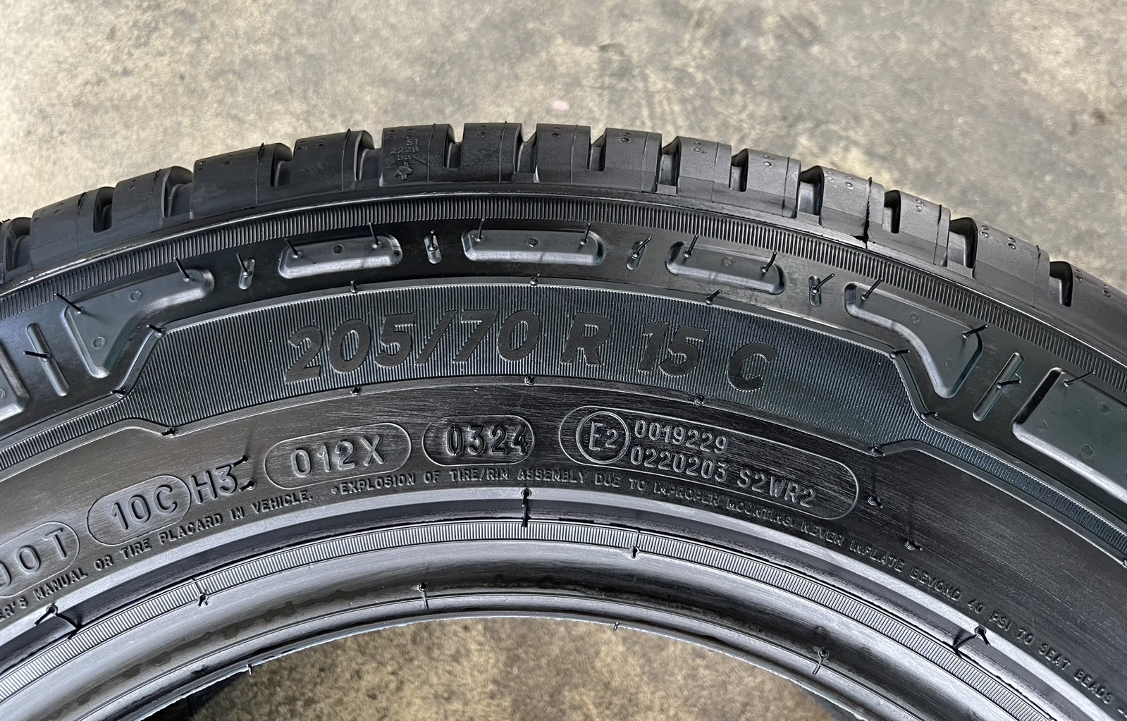 ♨ปี 24♨✨ยางใหม่💯✨205-70-15 Michelin💖ใหม่กริ๊บ🚘ใส่กับ รถกระบะตัวเตี้ย ได้ทุกรุ่น