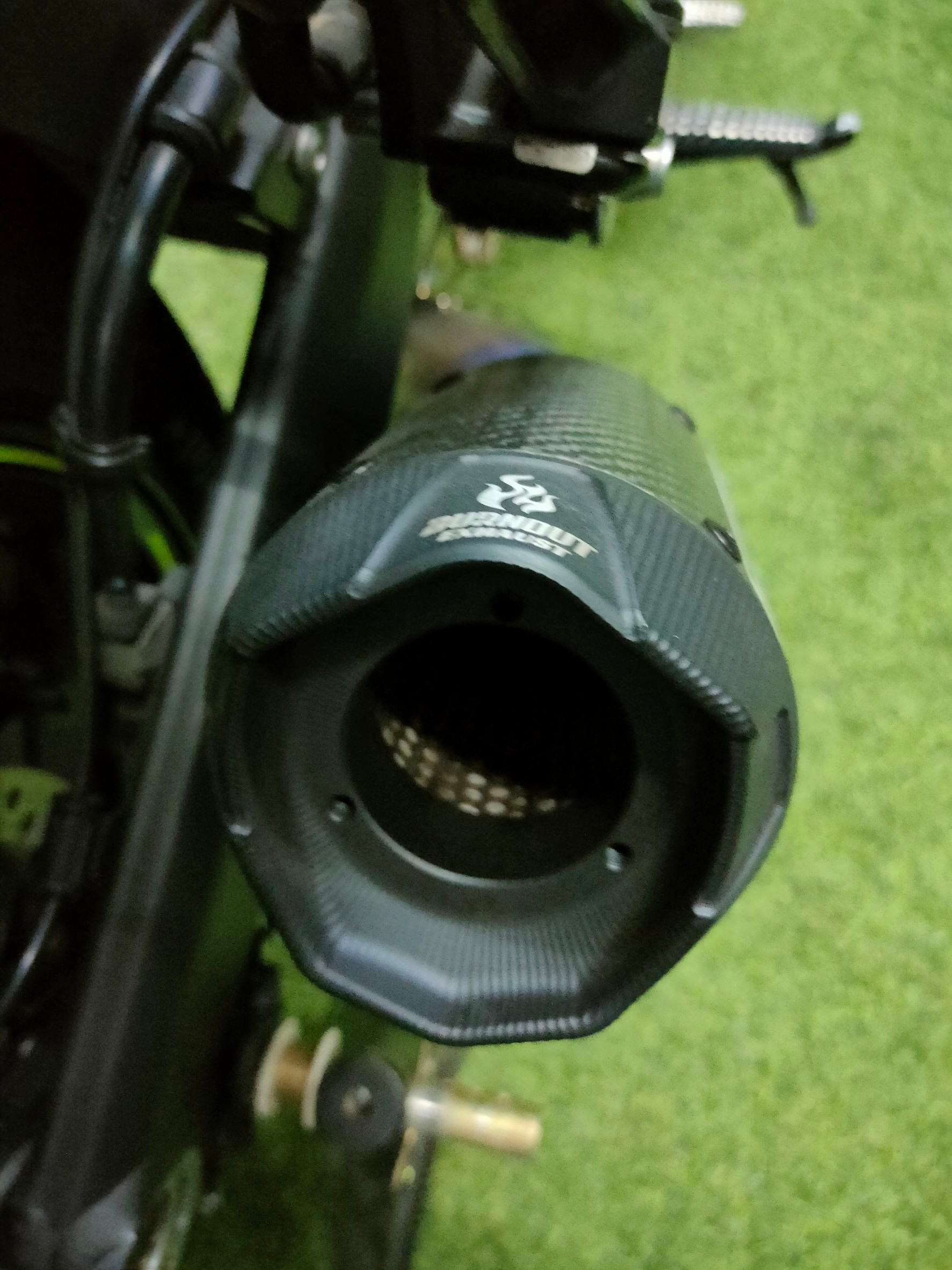 แรดพันธุ์....อ๊า 🤪 หล่อเลยคันนี้ #Z1000R ปี2018 "Optionsล้นๆรถมือเดียว"...ออกห้างร่วม7แสนเลยนะ‼️