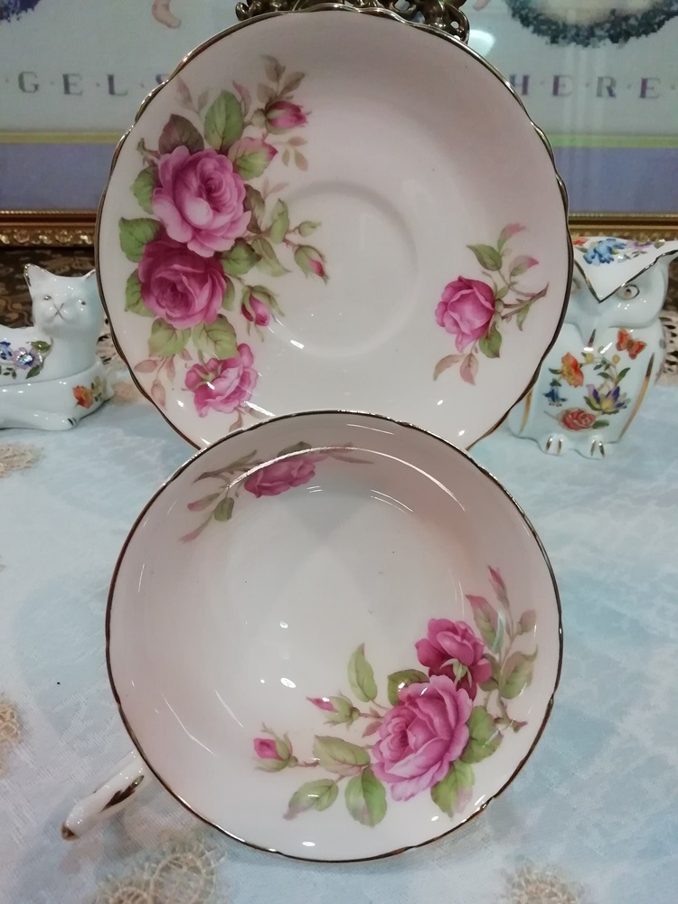 ถ้วยชา Paragon กุหลาบชมพู เขียนมือทั้งใบสำหรับคนชอบกุหลาบ ผลิตปี 1960