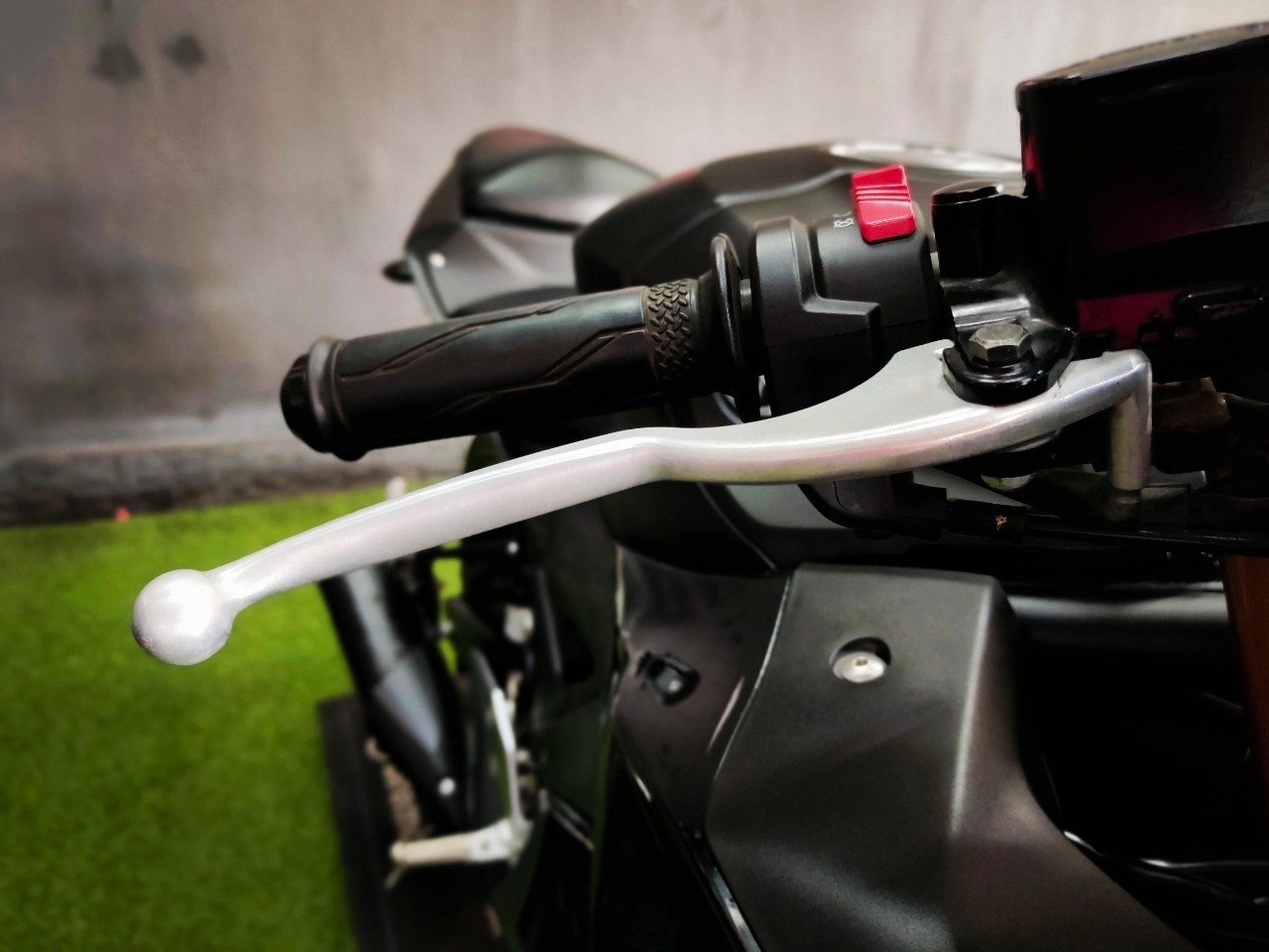 ดำดุดันไม่เกรงใจใคร ❗ YAMAHA New R3 โมเดล 2019 รถมือแรก "นางฟ้าไมล์น้อย" โคตรน่าใช้ 🥰