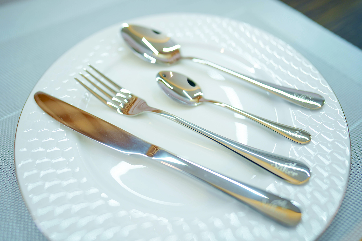 ลด46.7% Säker ชุดอุปกรณ์รับประทานอาหารแบบปลอดสารพิษ(มีใบรับรองยืนยัน)ครบชุด ชุดใหญ่ สเตนเลสสตีลแท้100% แบบหนา ได้ทั้งหมด 24ชิ้น พรีเมี่ยมเกรด เกรดที่ใช้ในภัตตาคารในยุโรปรวมถึงประเทศฝรั่งเศส