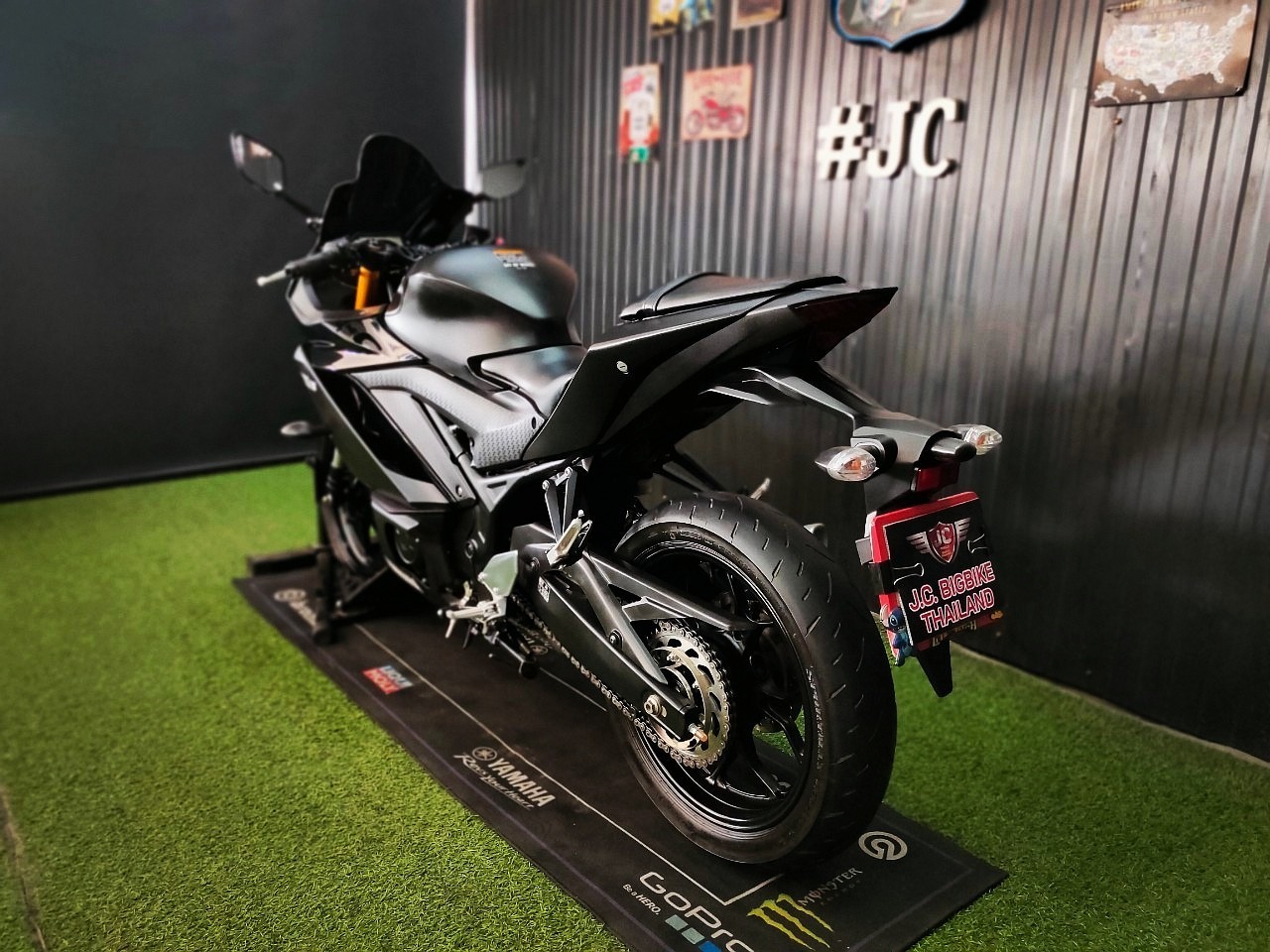 ดำดุดันไม่เกรงใจใคร ❗ YAMAHA New R3 โมเดล 2019 รถมือแรก "นางฟ้าไมล์น้อย" โคตรน่าใช้ 🥰