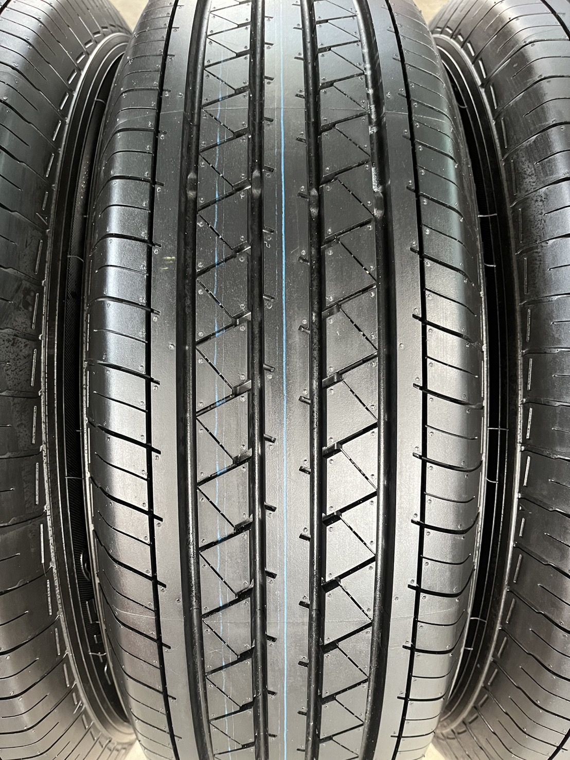 ✨ล้อแม็ก 5รู114✨Toyota INNOVA ขอบ 15 สีไฮเปอร์ พร้อมยางป้ายแดง 205-70-15 Yokohama♨️ปี 24♨️