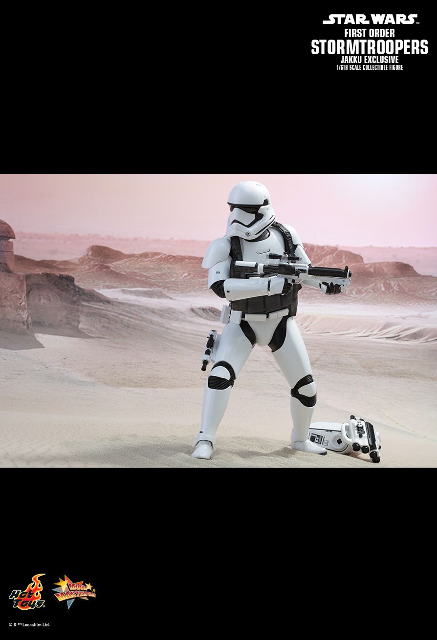 Hot Toys MMS333 STAR WARS: THE FORCE AWAKENS - FIRST ORDER STORMTROOPER (JAKKU EXCLUSIVE)