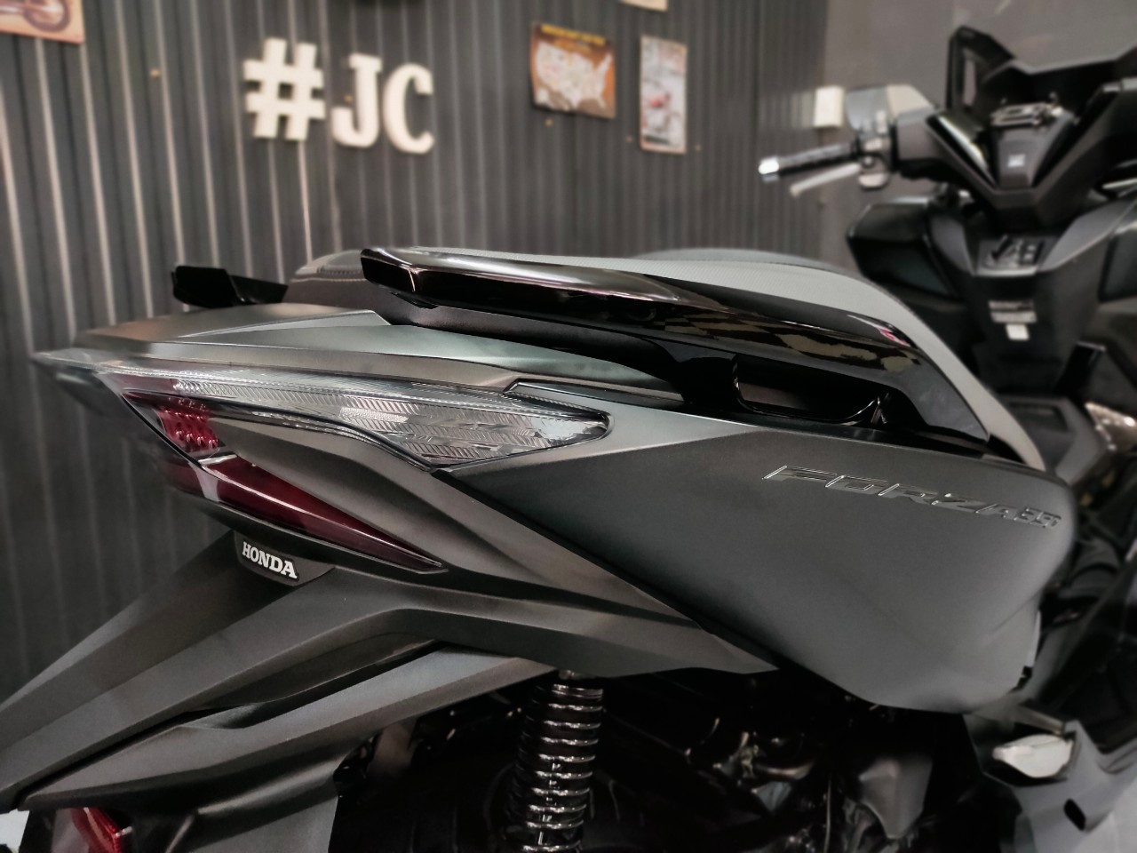 บิ๊กสกู๊ตเตอร์กระแสดีไม่มีตก 🛵💨 HONDA FORZA350 รถปี 2022 แท้นางฟ้า 6xxx โล สวยใสพร้อมใช้ออกรถ 15000