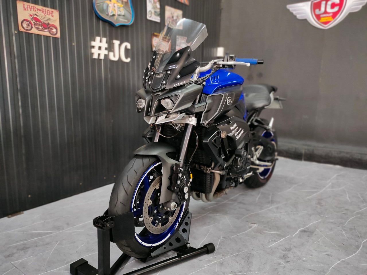 ถูกสุดในประเทศไทย‼️ กับพี่ใหญ่สายToque . . .YAMAHA MT-10 จดปี17 รถเกรดดี_มีดีที่ราคา พร้อมโปร (ดาวน์30%) ออกรถ 900 ไม่ค้ำ ⁉️