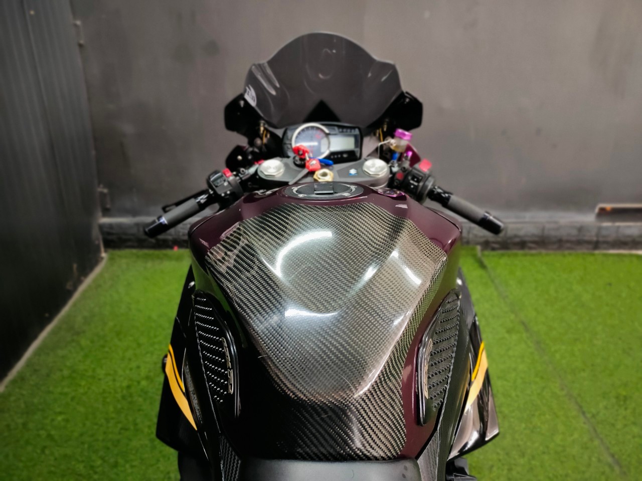 🐬 ได้เวลาโลมาโชว์ตัว #GSX-R1000 สเปค 🇺🇸 จดทะเบียน ธ.ค. ปี 2014 แต่งเต็มพร้อมบิน...ขี่อย่างมันส์‼️