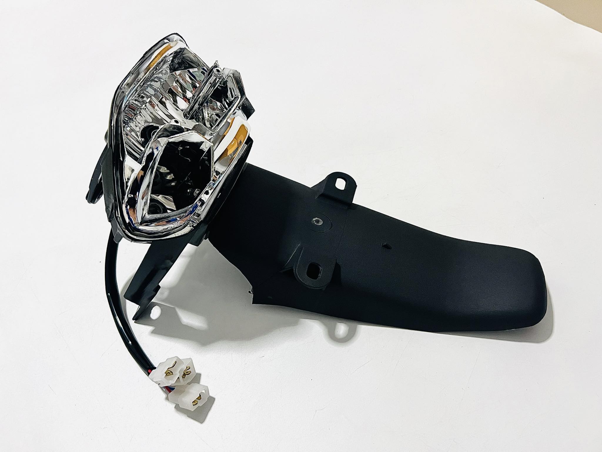 บังโคลนท้ายดรีม 125 ชุดเล็ก (เฉพาะฐาน) บน