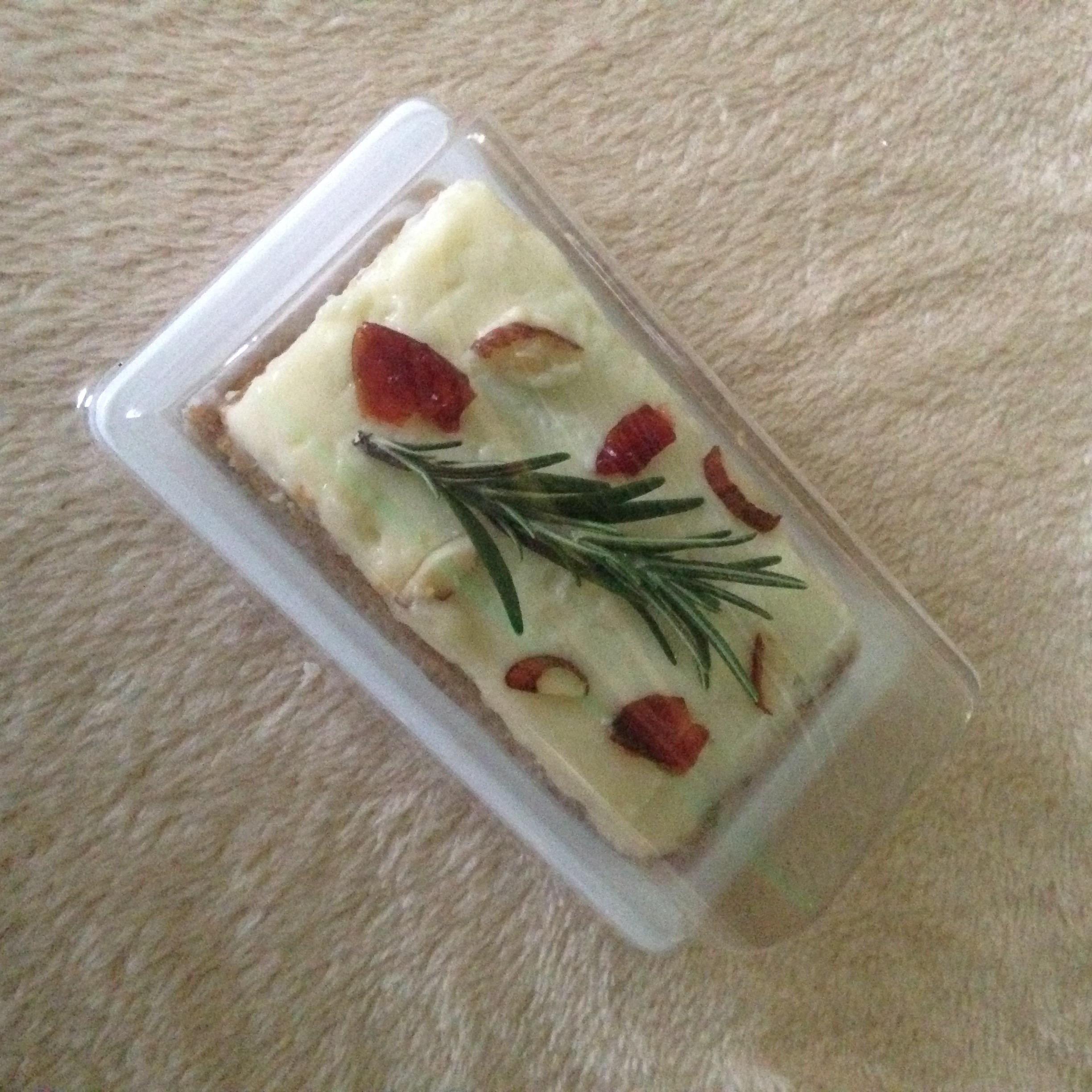 🥕แครอทเค้กครีมชีส🥕🧀 (Carrot Cake Creamcheese) (ชิ้นเล็ก) Size : 4.5 x 8.5 cm.