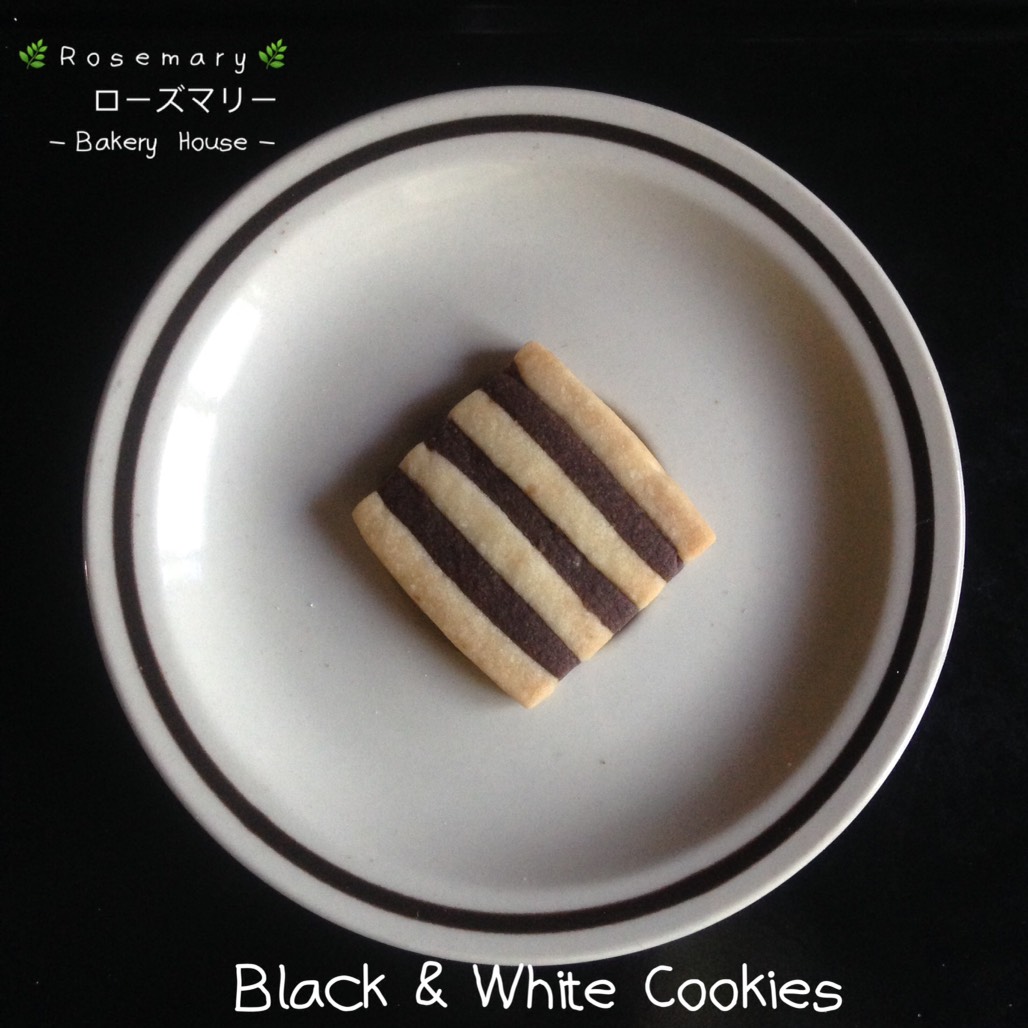 คุ้กกี้ตัดลายเส้นขาวดำ Black & White Cookies (ราคาต่อชิ้น)