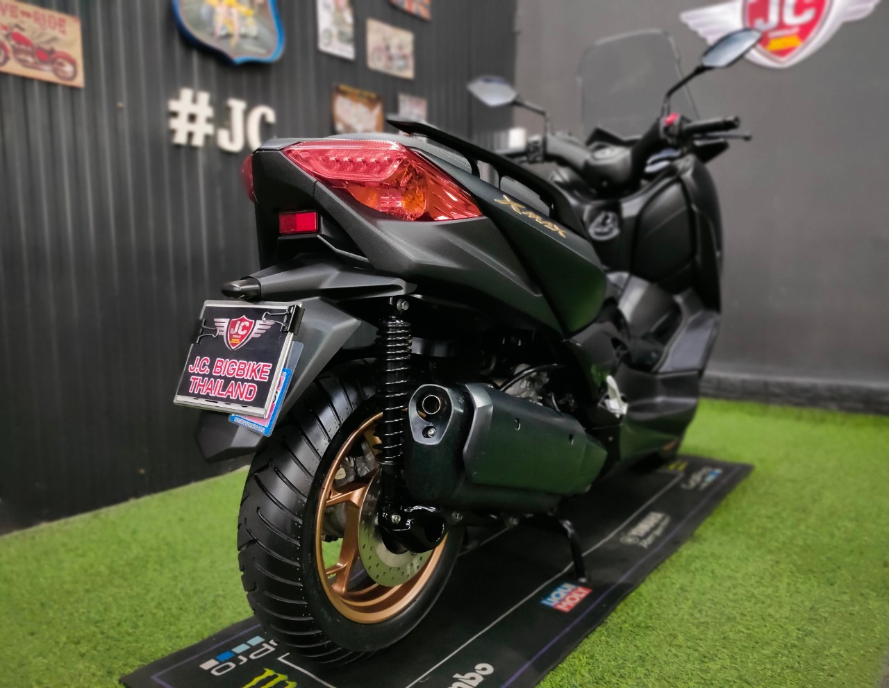📢 มาให้จับจองกันแล้ว สกูตเตอร์ตัวแรงส์ YAMAHA XMAX300 'โลโก้ทอง' รถปลายปี2021 สวยเดิมใสไมล์แท้ไร้อุบัติเหตุ‼️