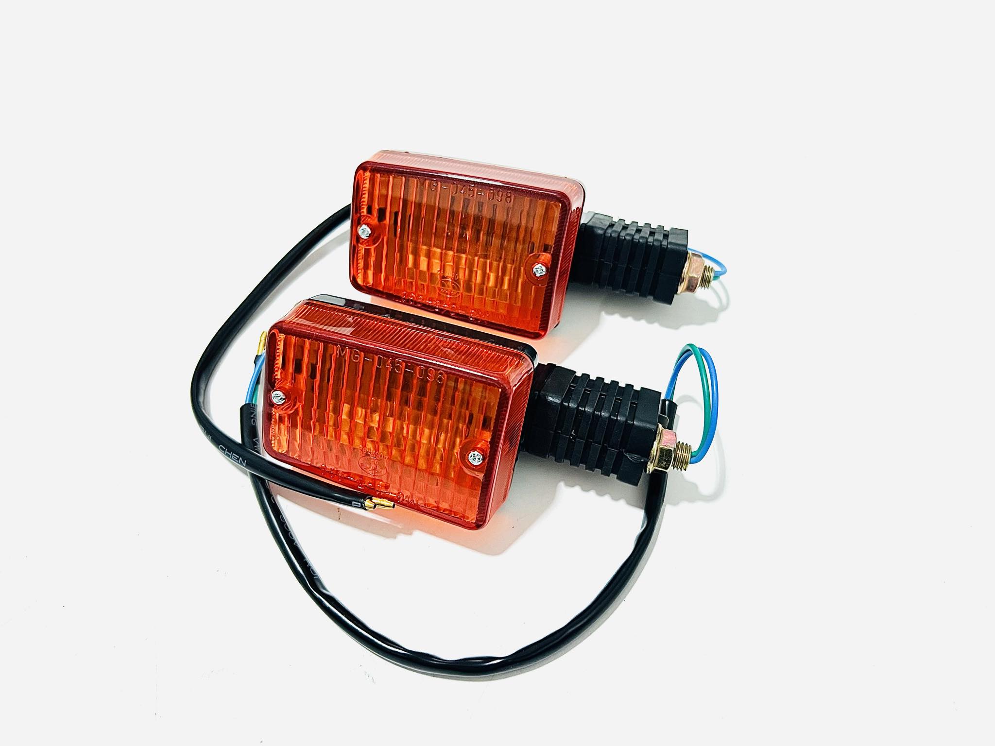 ไฟเลี้ยวหลัง C700/C900 หลังดำ 1 คู่ LAO บ15