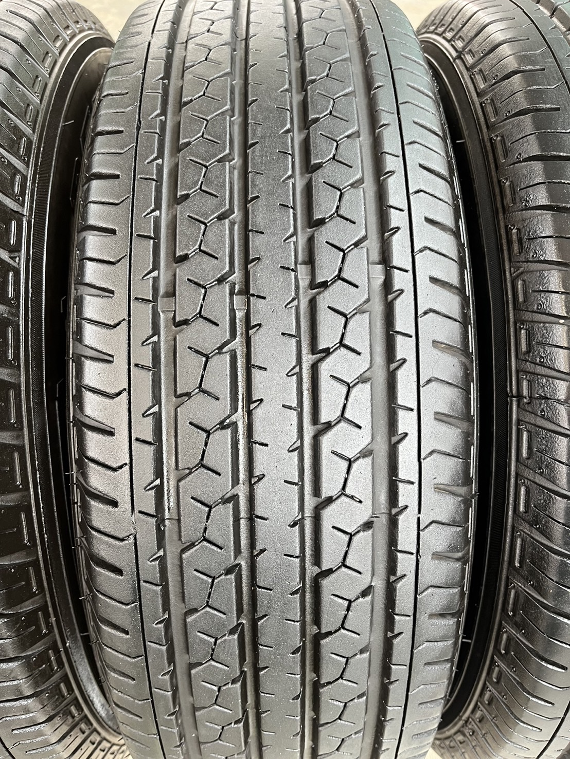 ✨ยาง✨215-70-15 Deestone🌟ปลายปี 23🌟🚘ใส่กับ รถกระบะตัวเตี้ย ได้ทุกรุ่น