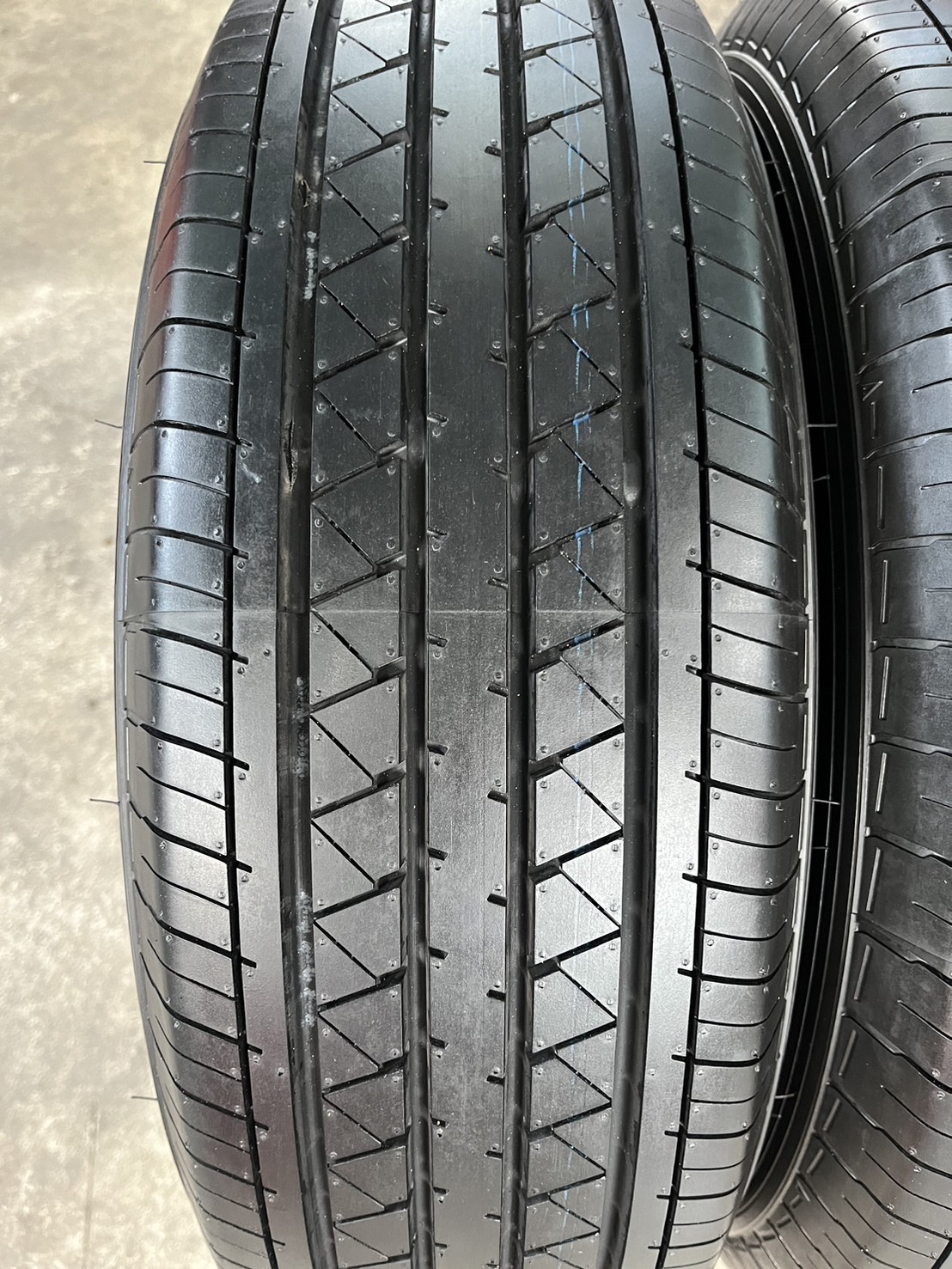 ✨ล้อแม็ก 5รู114✨Toyota INNOVA ขอบ 15 สีไฮเปอร์ พร้อมยางป้ายแดง 205-70-15 Yokohama♨️ปี 24♨️