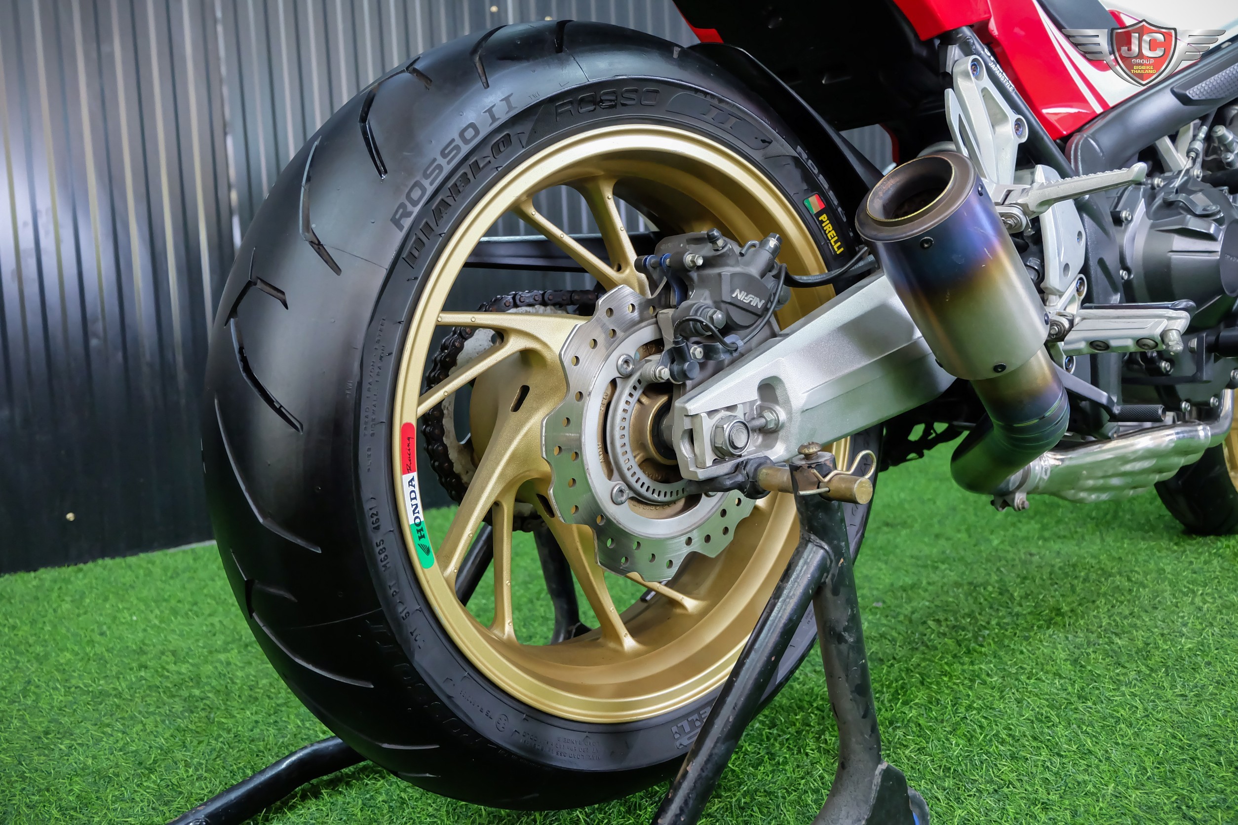 คนไทย...เอา"ไตร"ไปเลย‼️ CB650F Tri-colour ปลายปี 2015 ขี่นิ่มพร้อมใช้ยางใหม่....หาอยู่ต้องจัด 🤗