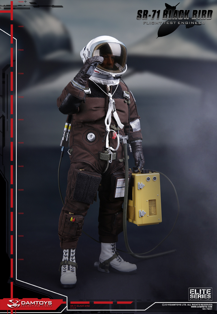 DAMTOYS No.78031 SR-71 ”BLACK BIRD” FLIGHT TEST ENGINEER