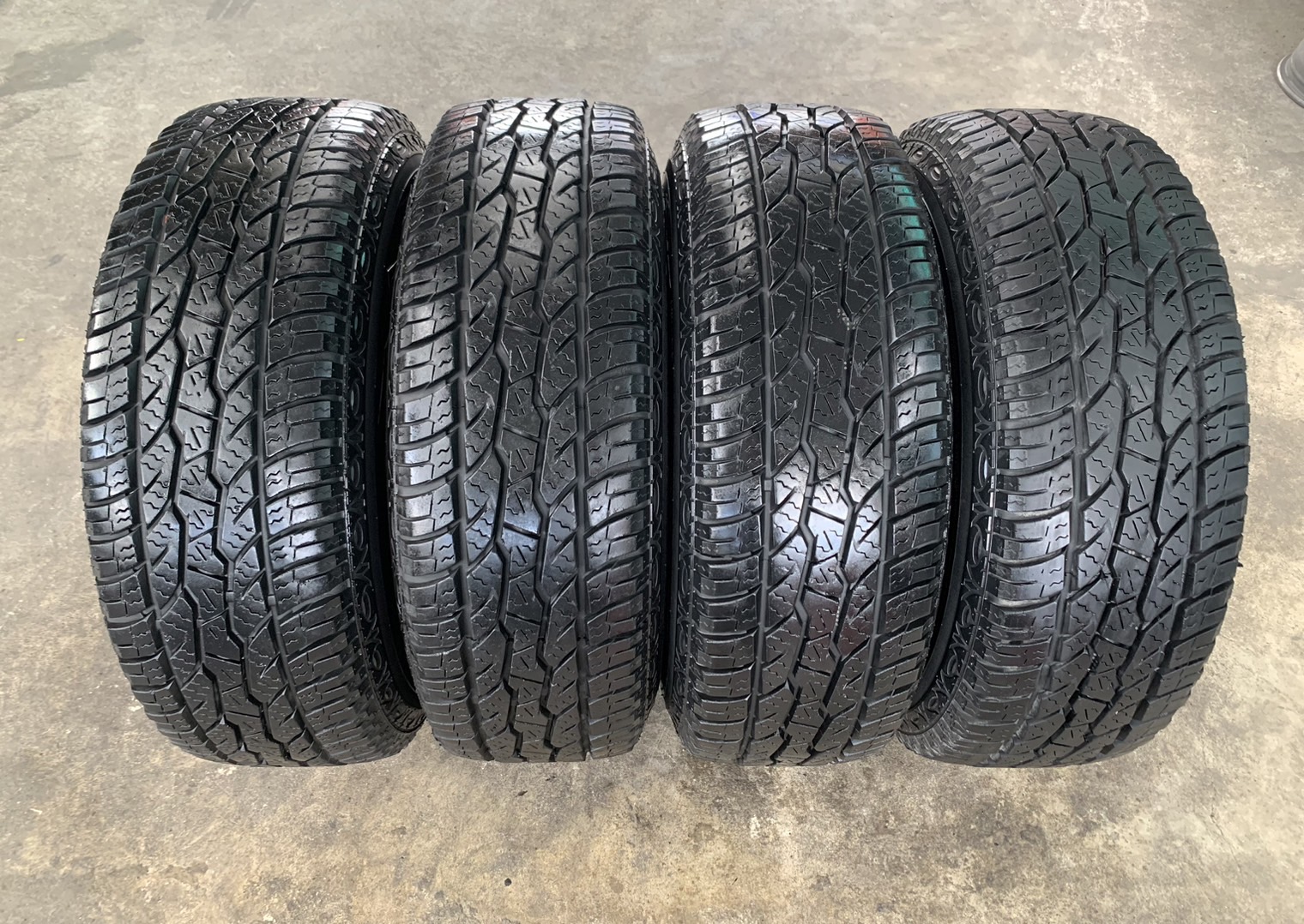 ✨ล้อแม็ก✨Ford Everest ขอบ 15 สีบอร์นหน้าเงา แถมยาง 31x10.5x15 Maxxis ปี 15